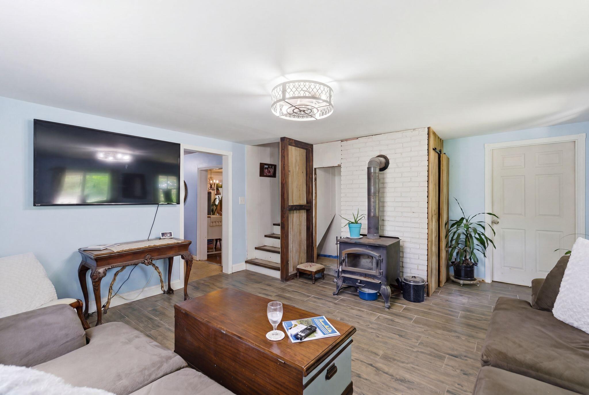 1092 Bushtown Road Property Photo 6