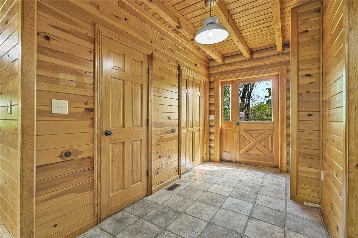300 Oak Ridge Drive Property Photo 22