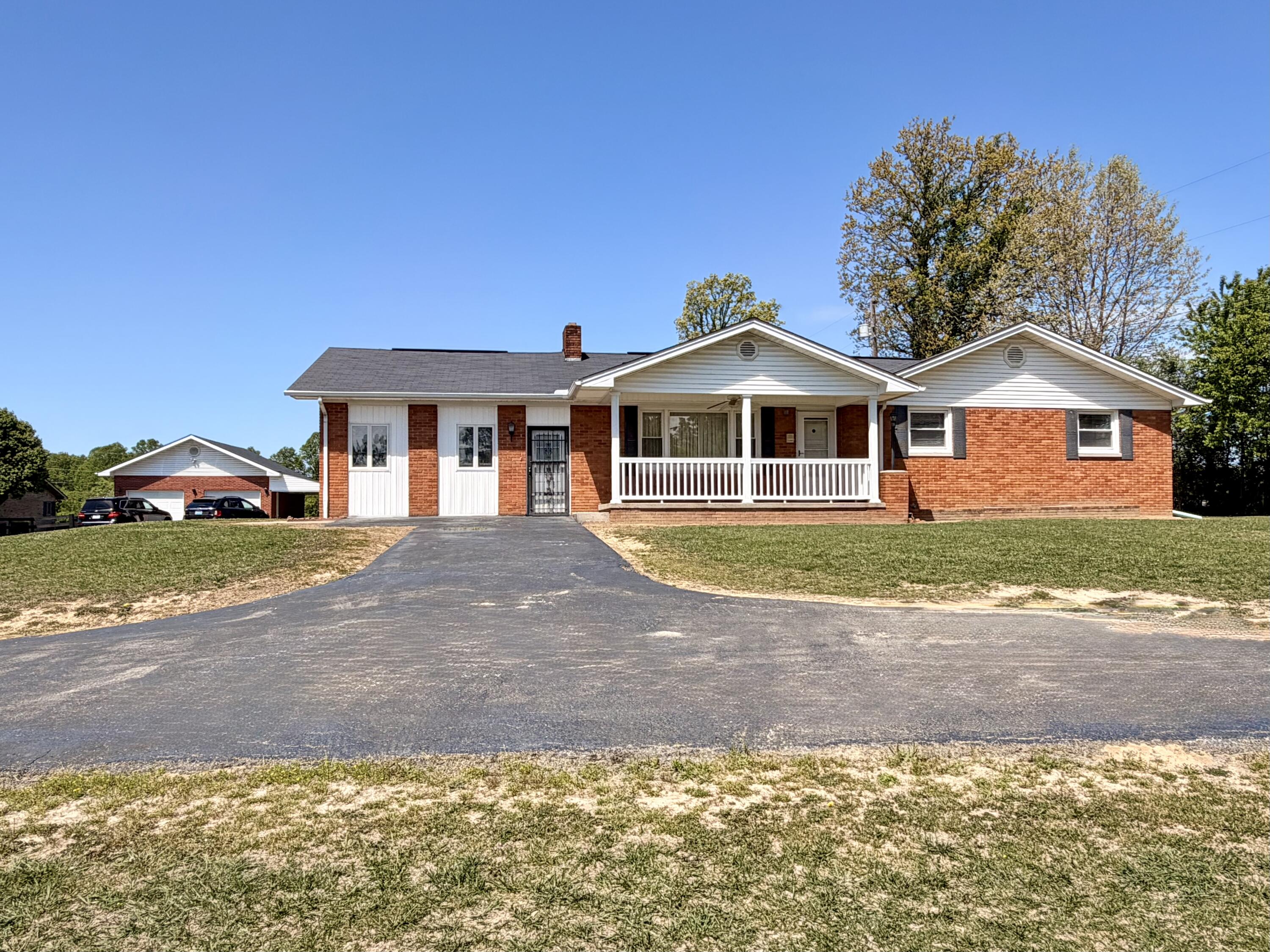 324 Hicks Lane Property Photo 1