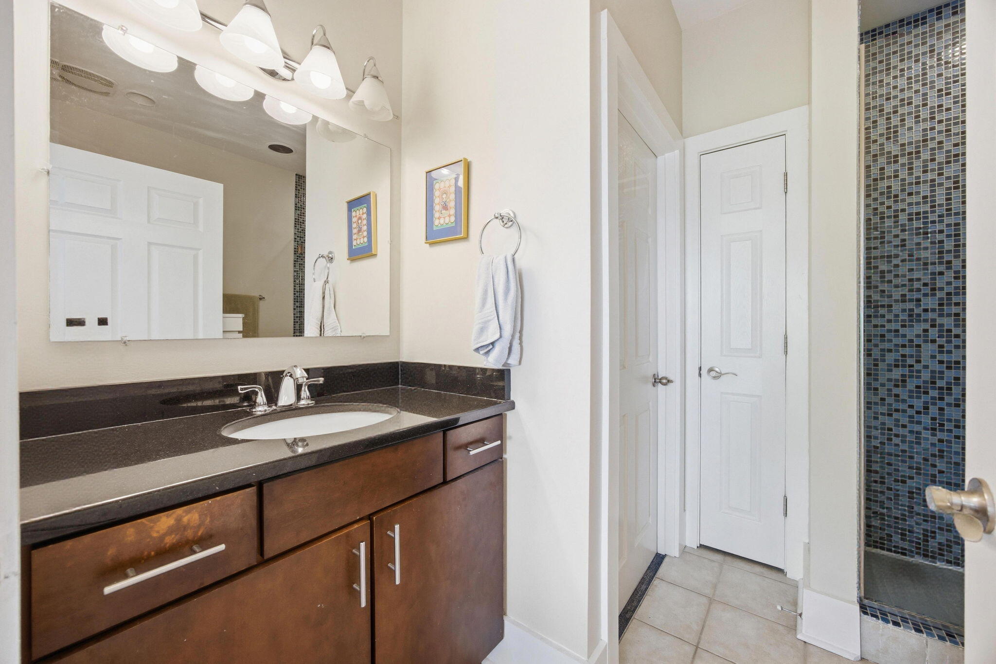 261 S Limestone 303 Property Photo 17