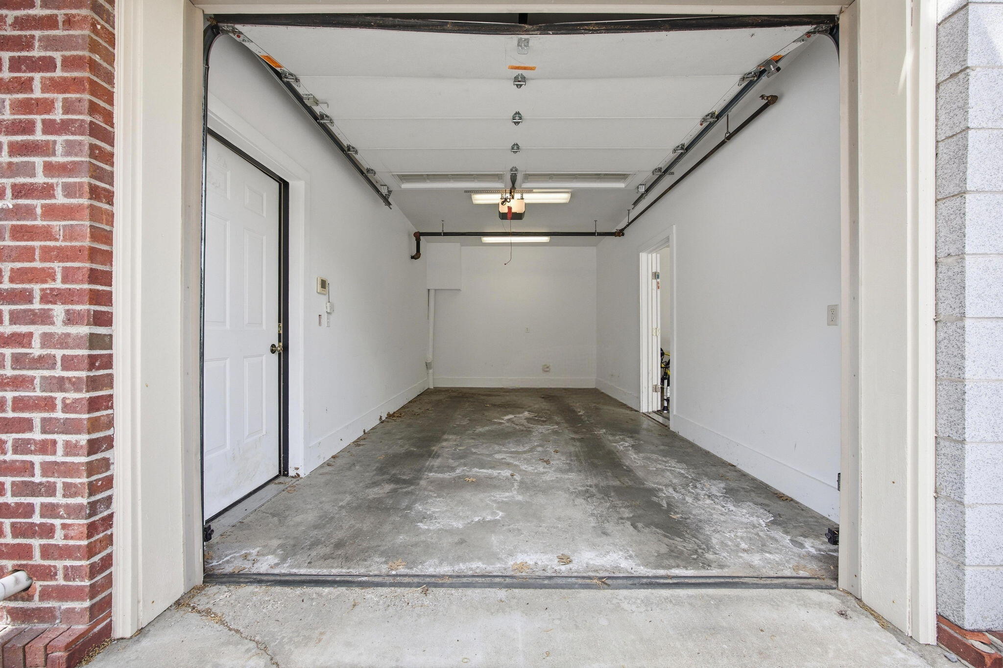 261 S Limestone 303 Property Photo 37