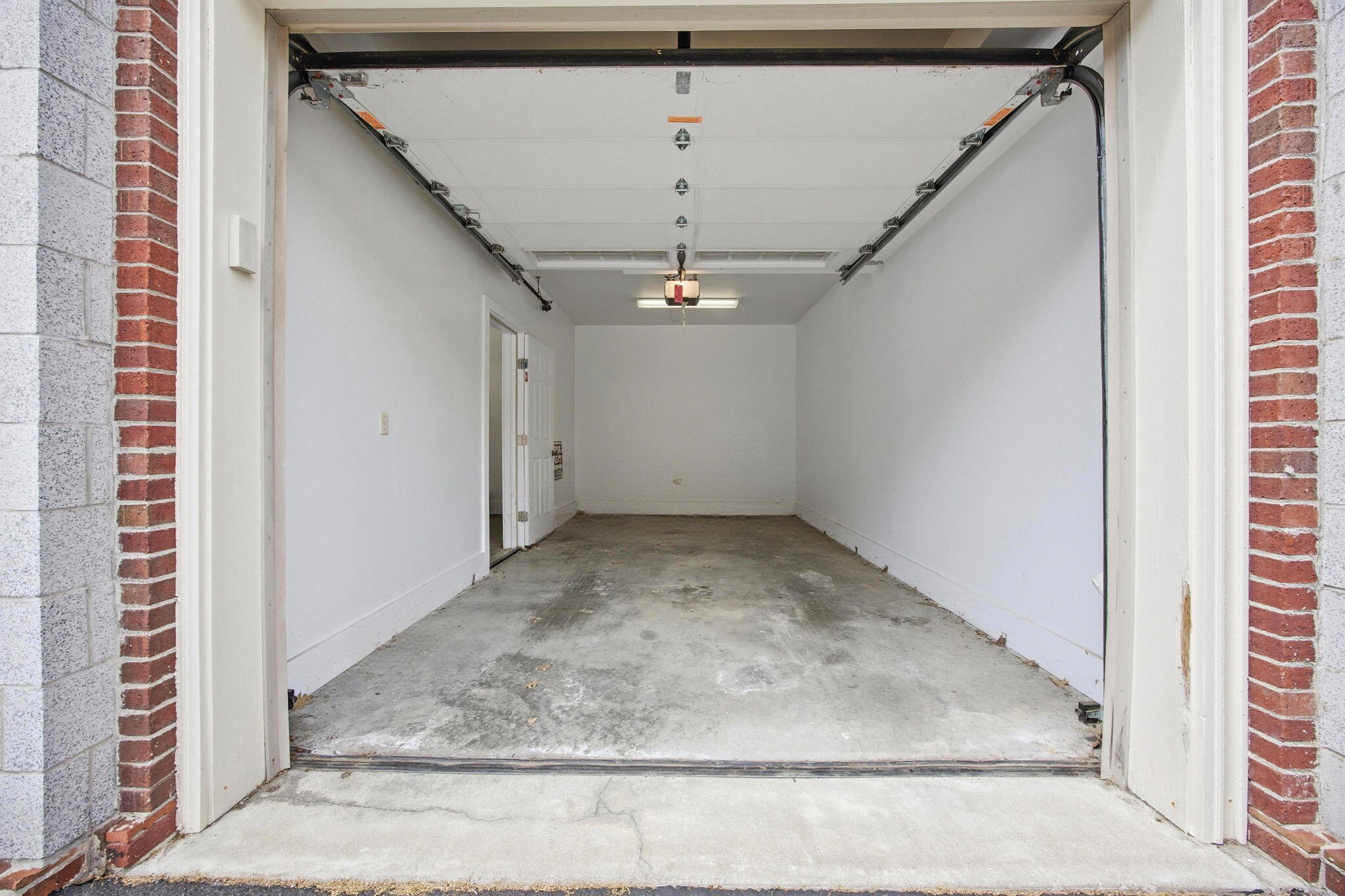 261 S Limestone 303 Property Photo 38