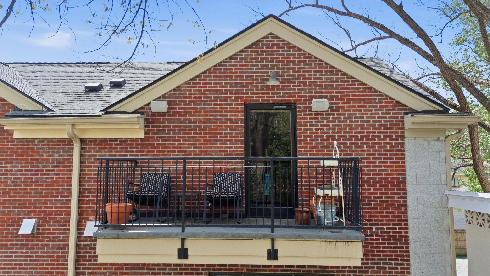 261 S Limestone 303 Property Photo 42