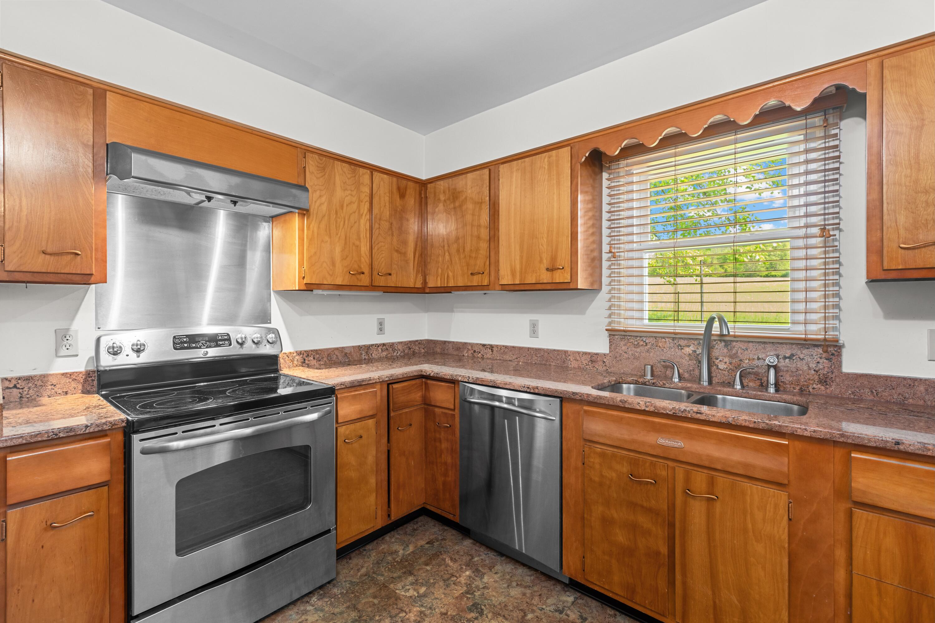 6888 Midway Road Property Photo 3
