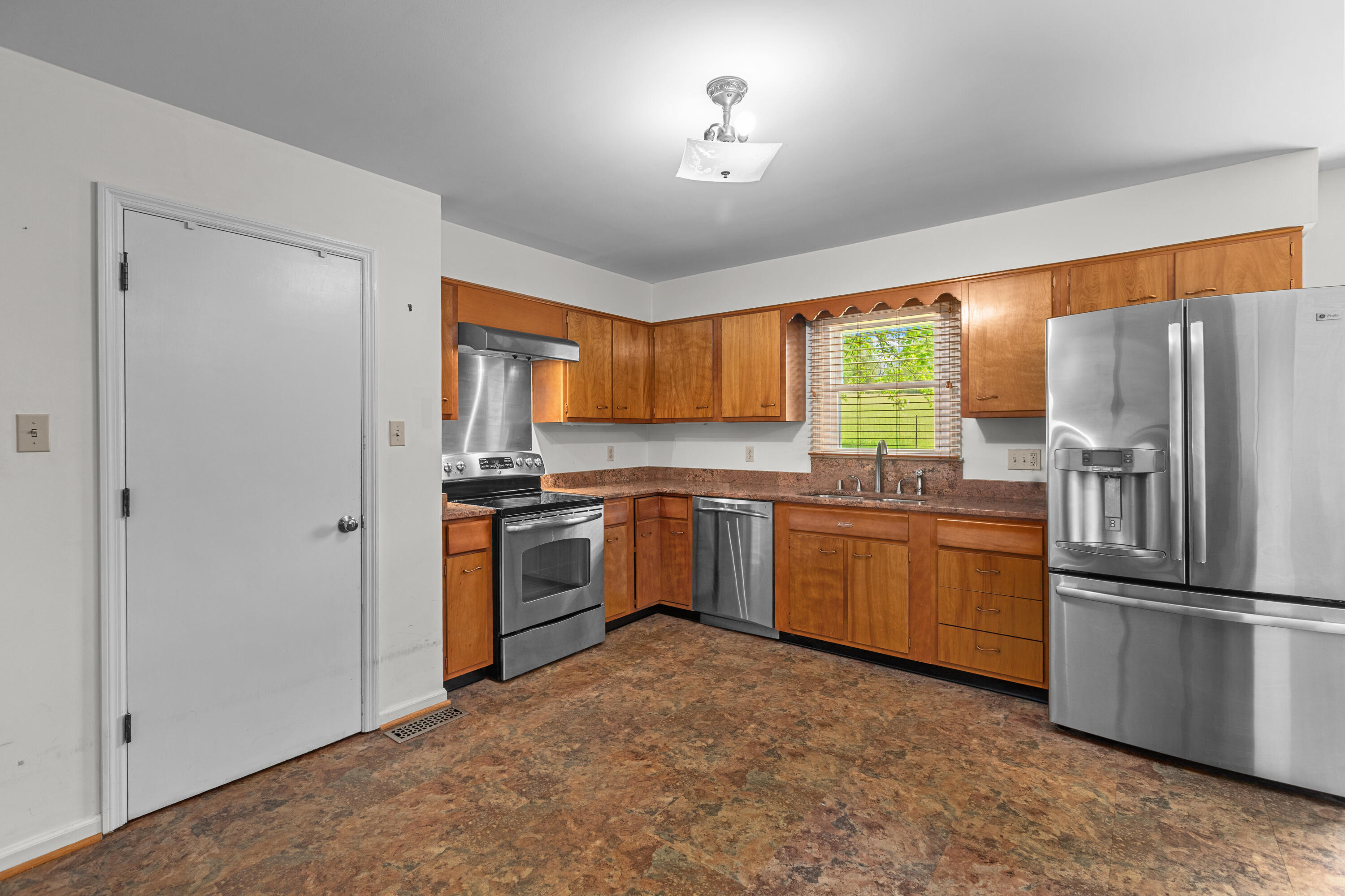 6888 Midway Road Property Photo 4