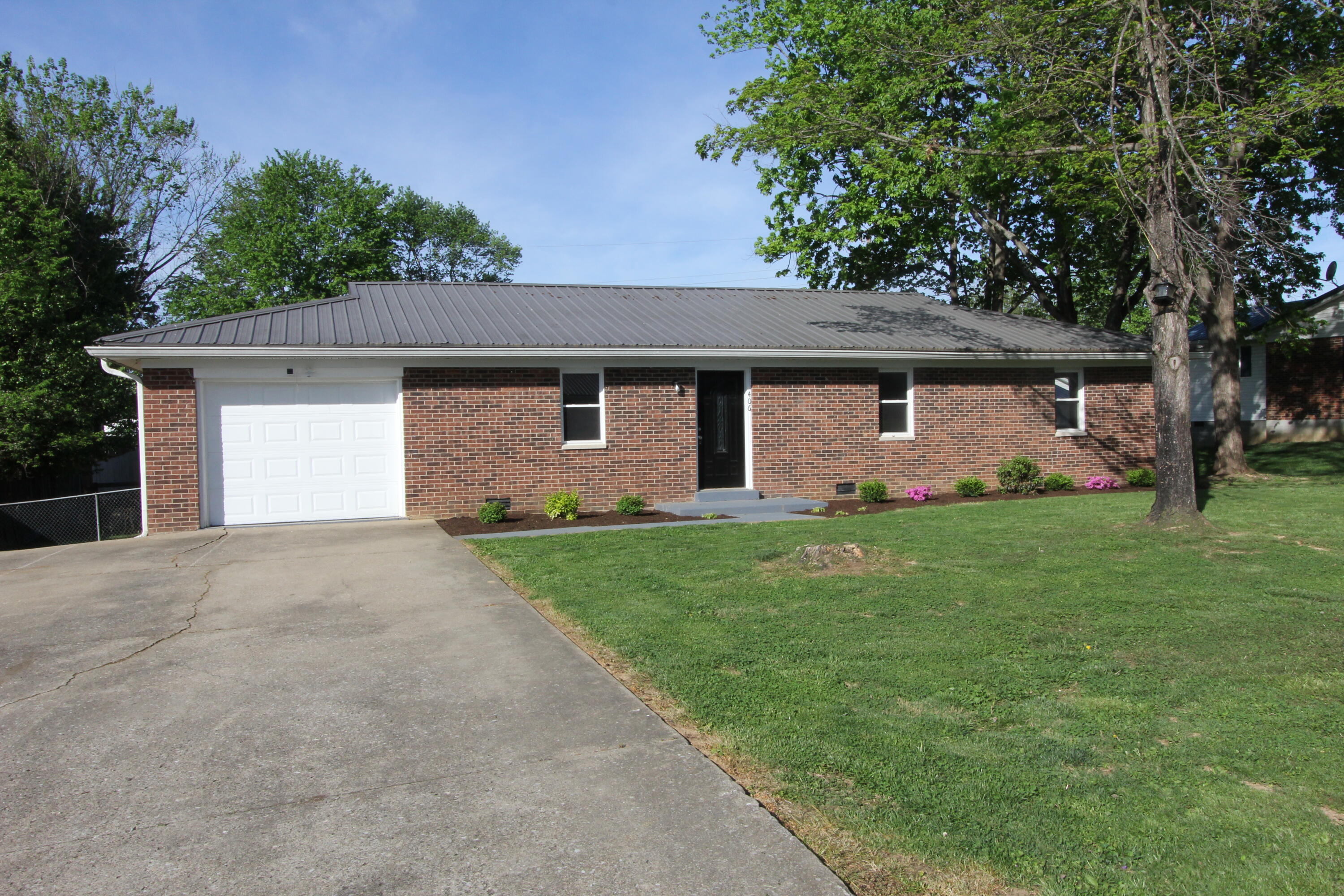406 Sunset Drive Property Photo 1