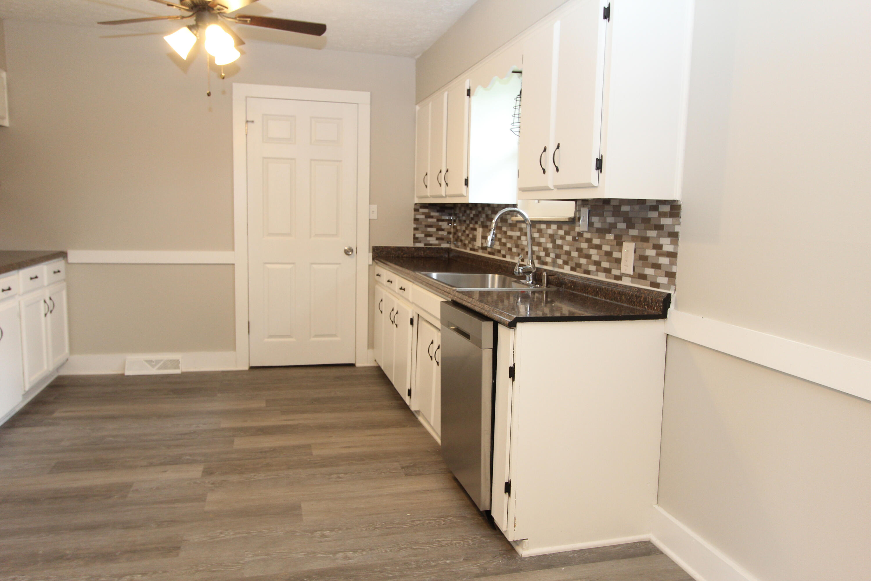 406 Sunset Drive Property Photo 10