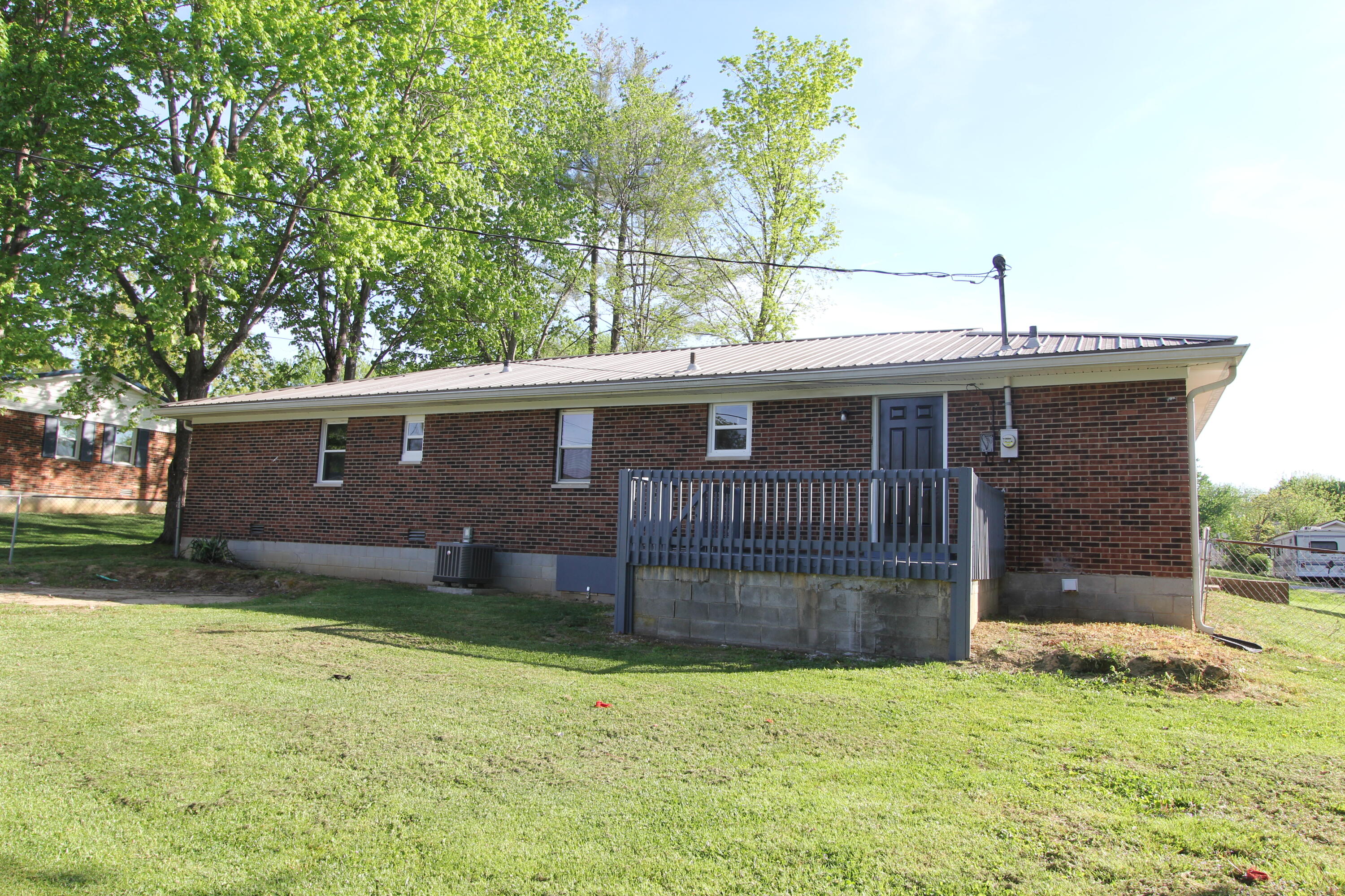 406 Sunset Drive Property Photo 25
