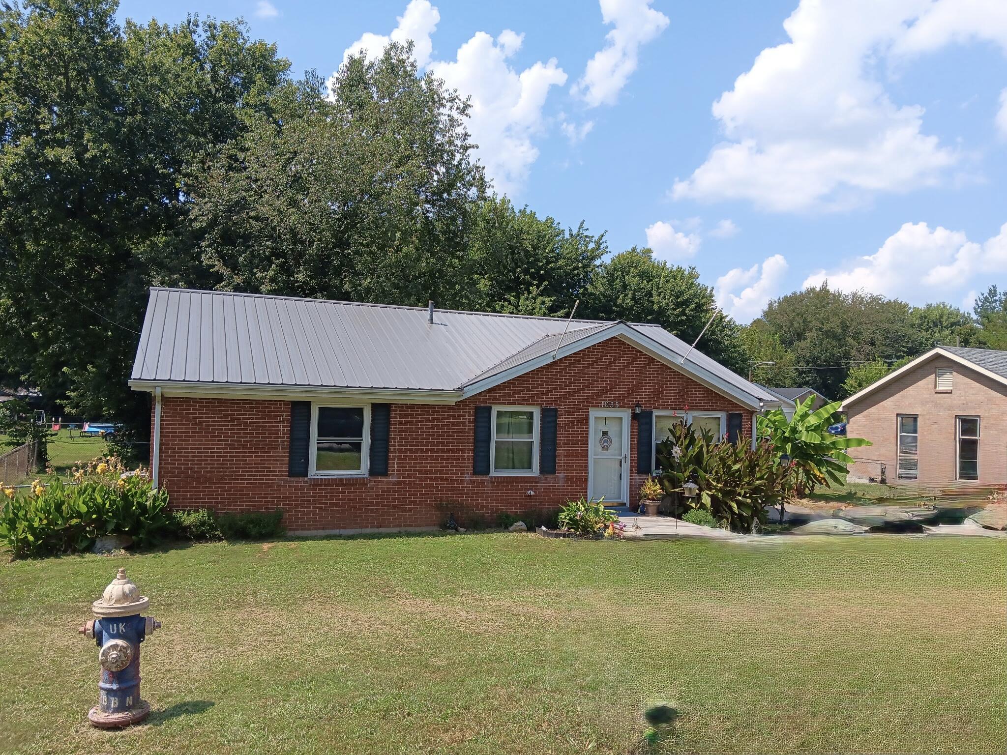 1035 Plainview Drive Property Photo 2