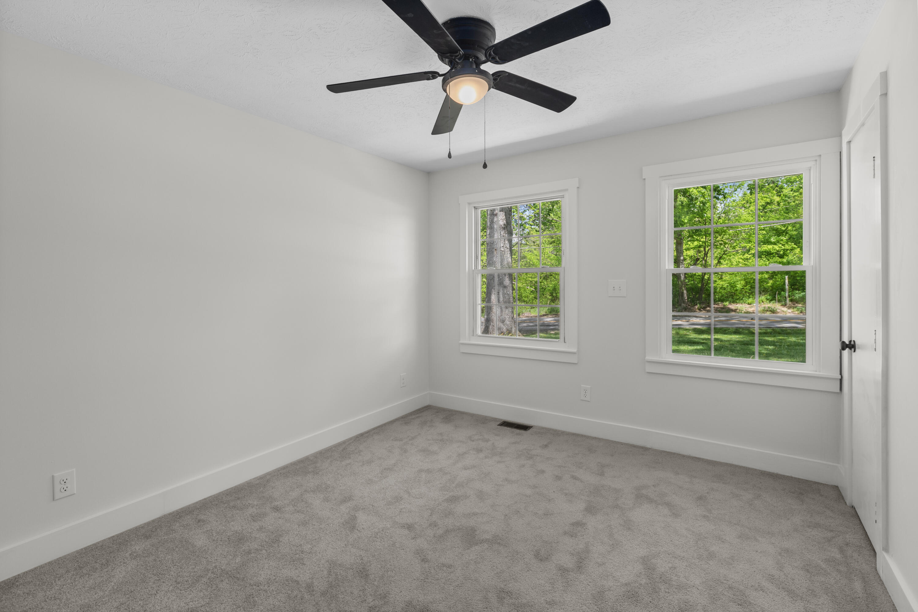 16 Meadowbrook Drive Property Photo 17