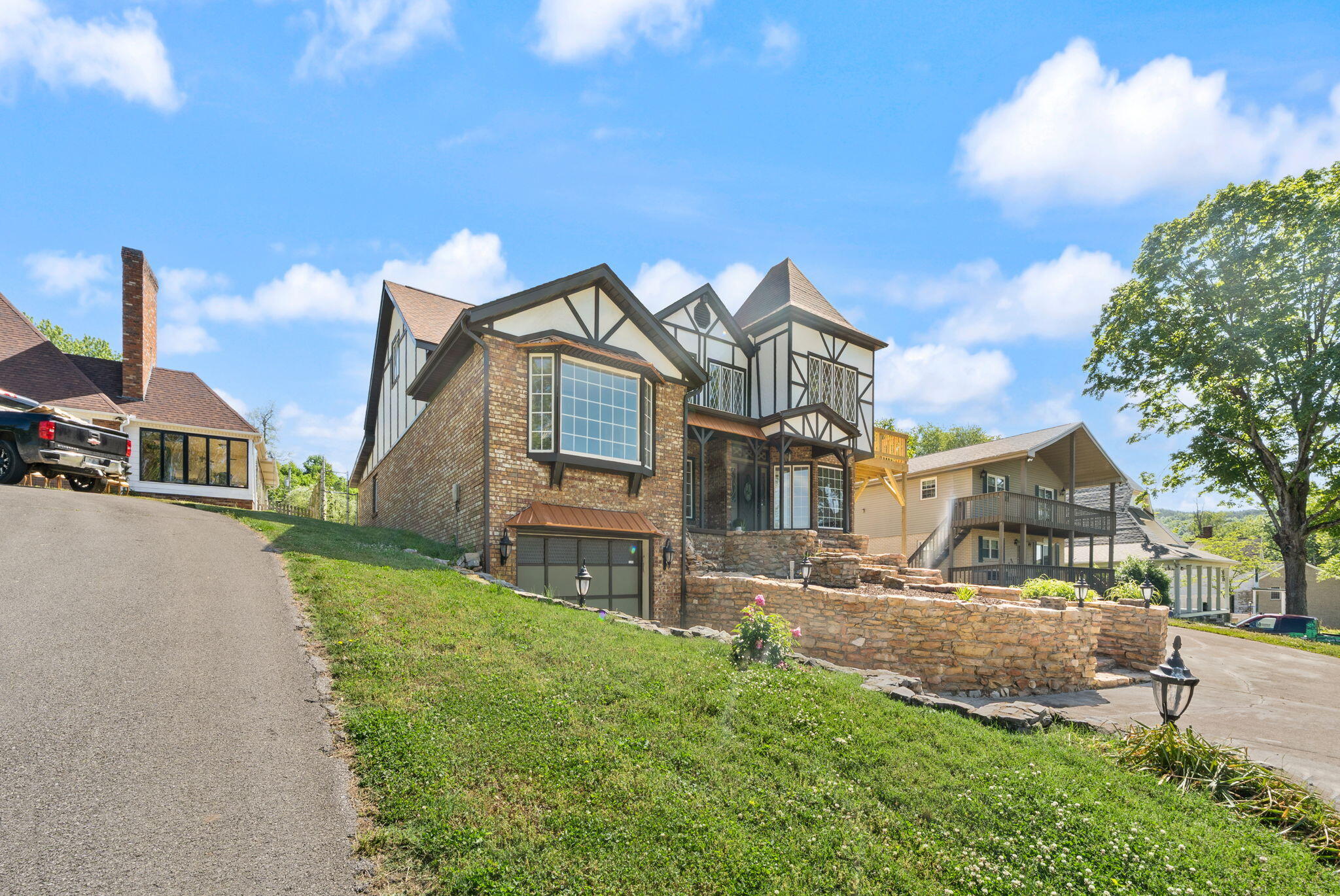 518 W Lakeshore Drive Property Photo 13