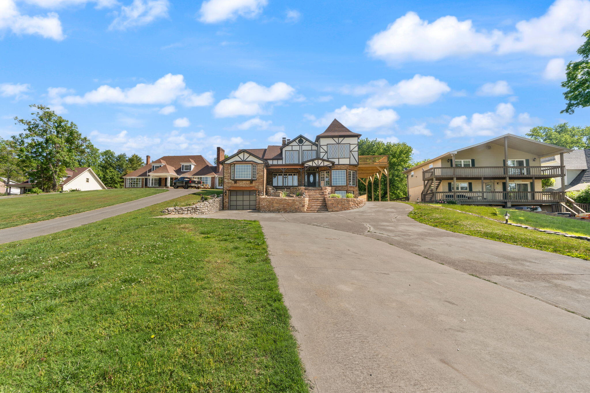 518 W Lakeshore Drive Property Photo 15