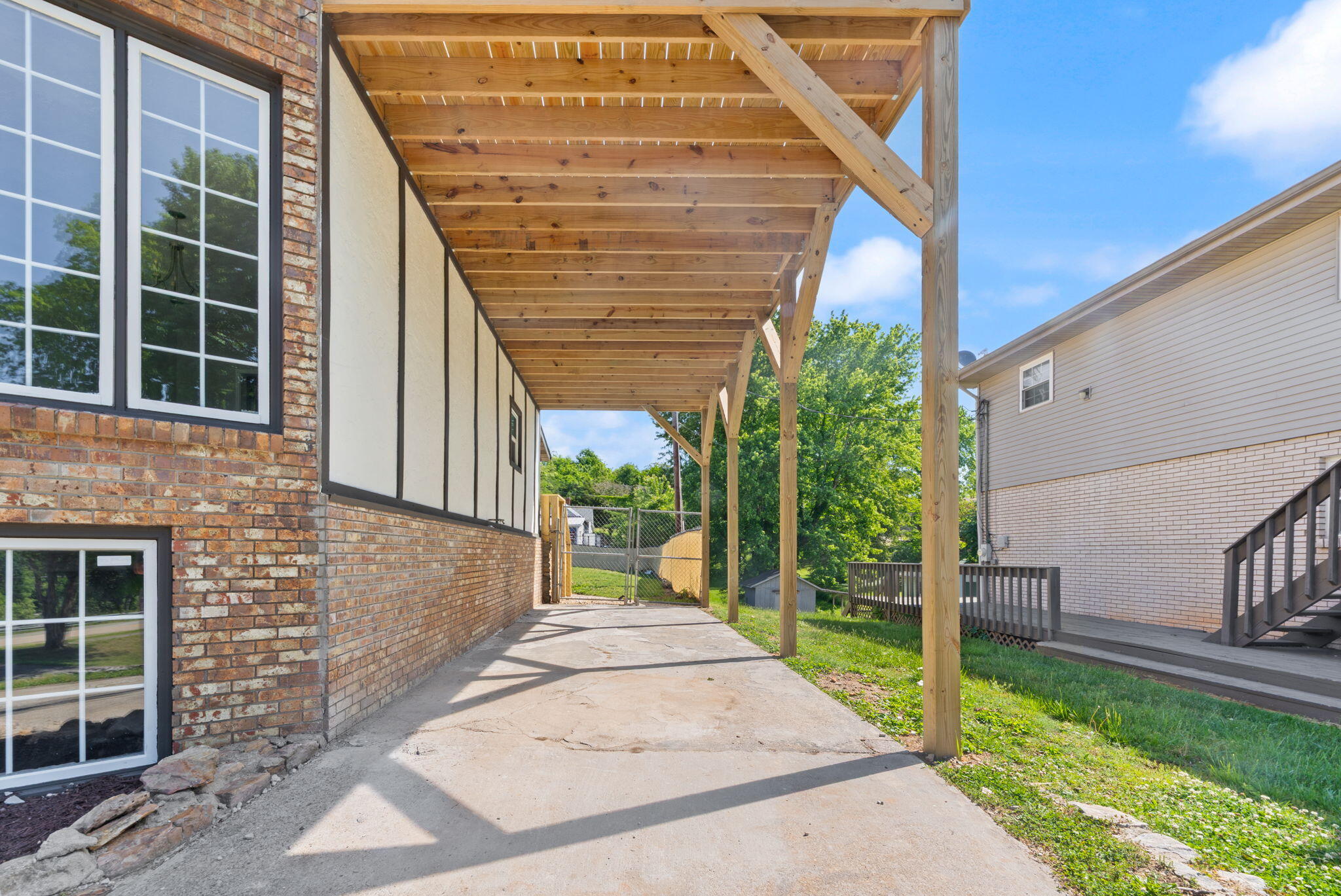 518 W Lakeshore Drive Property Photo 19