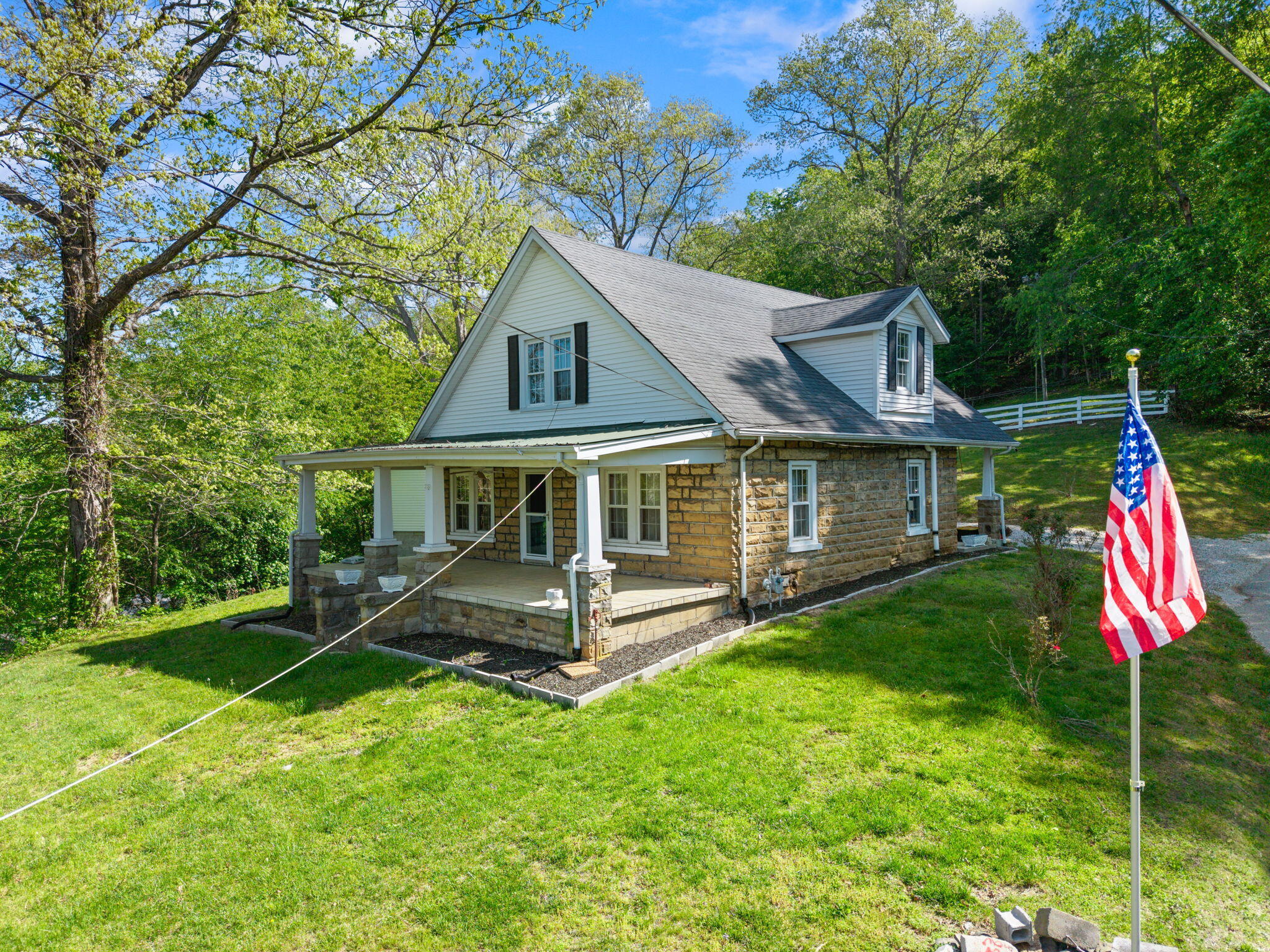 249 3rd Street Property Photo 10