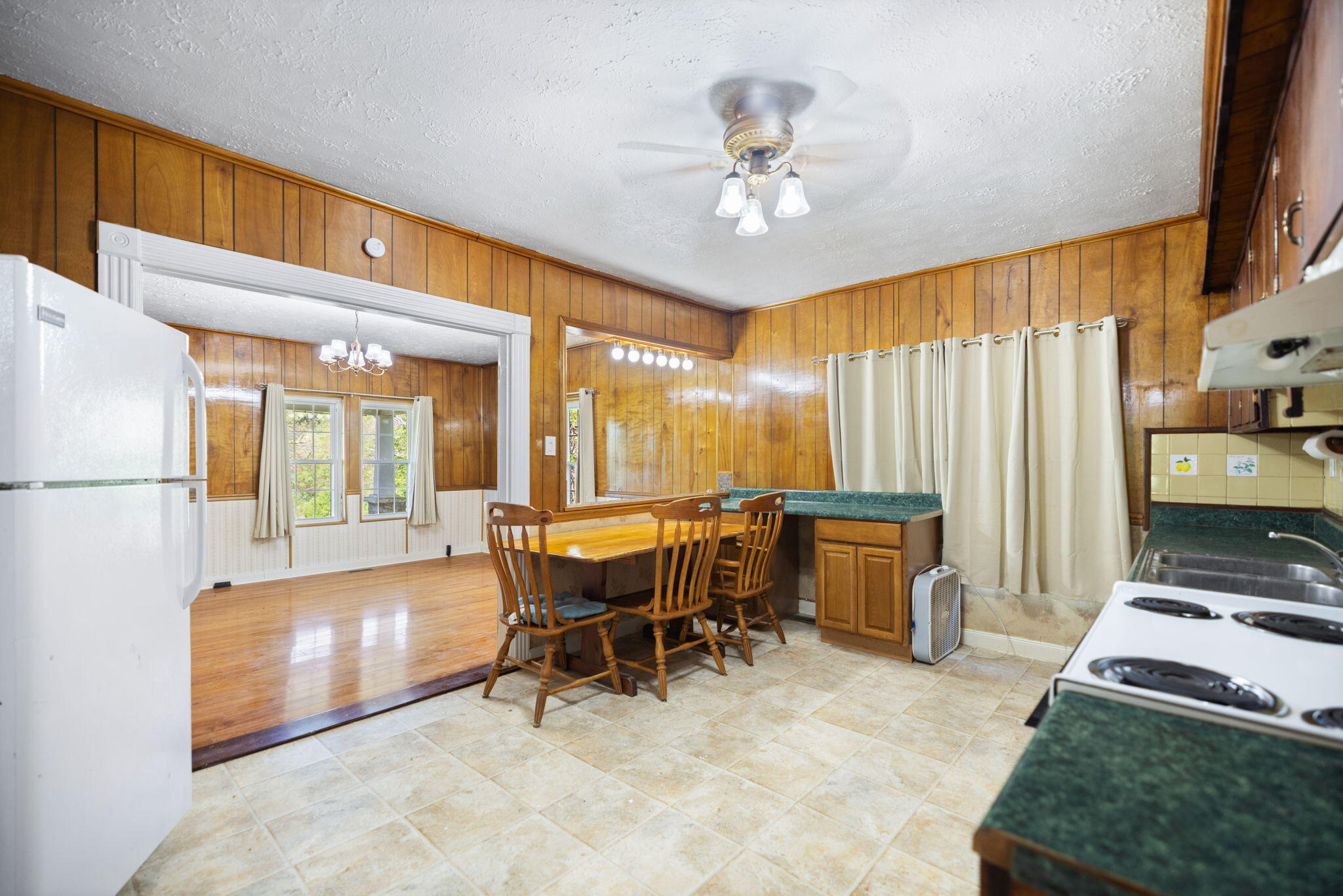 249 3rd Street Property Photo 24