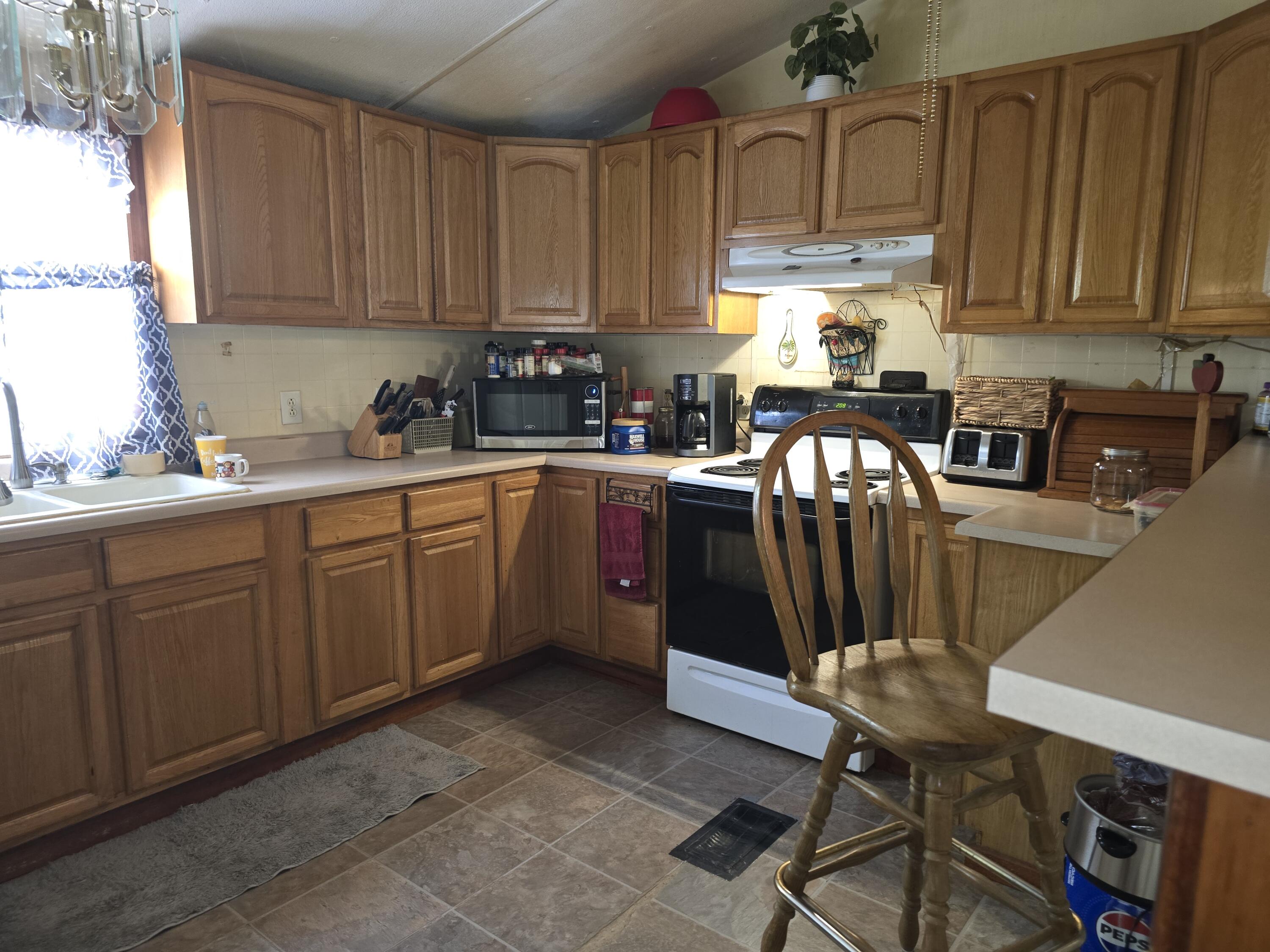 391 Rose Road Property Photo 4