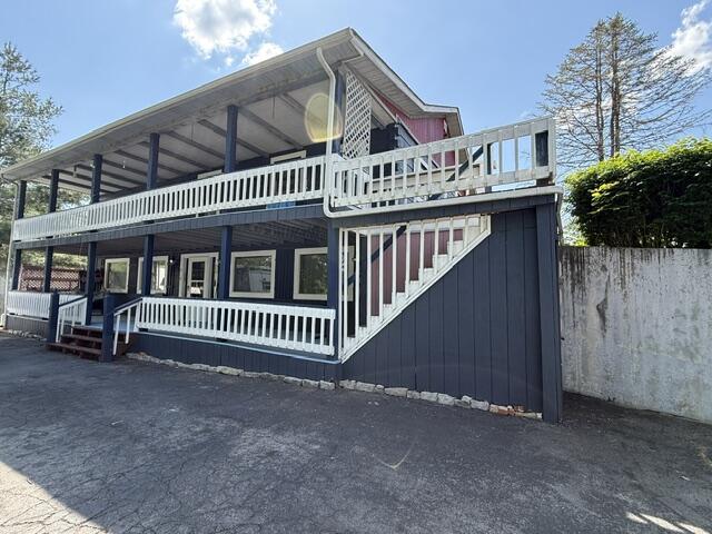 402 Westwood Drive Property Photo 5