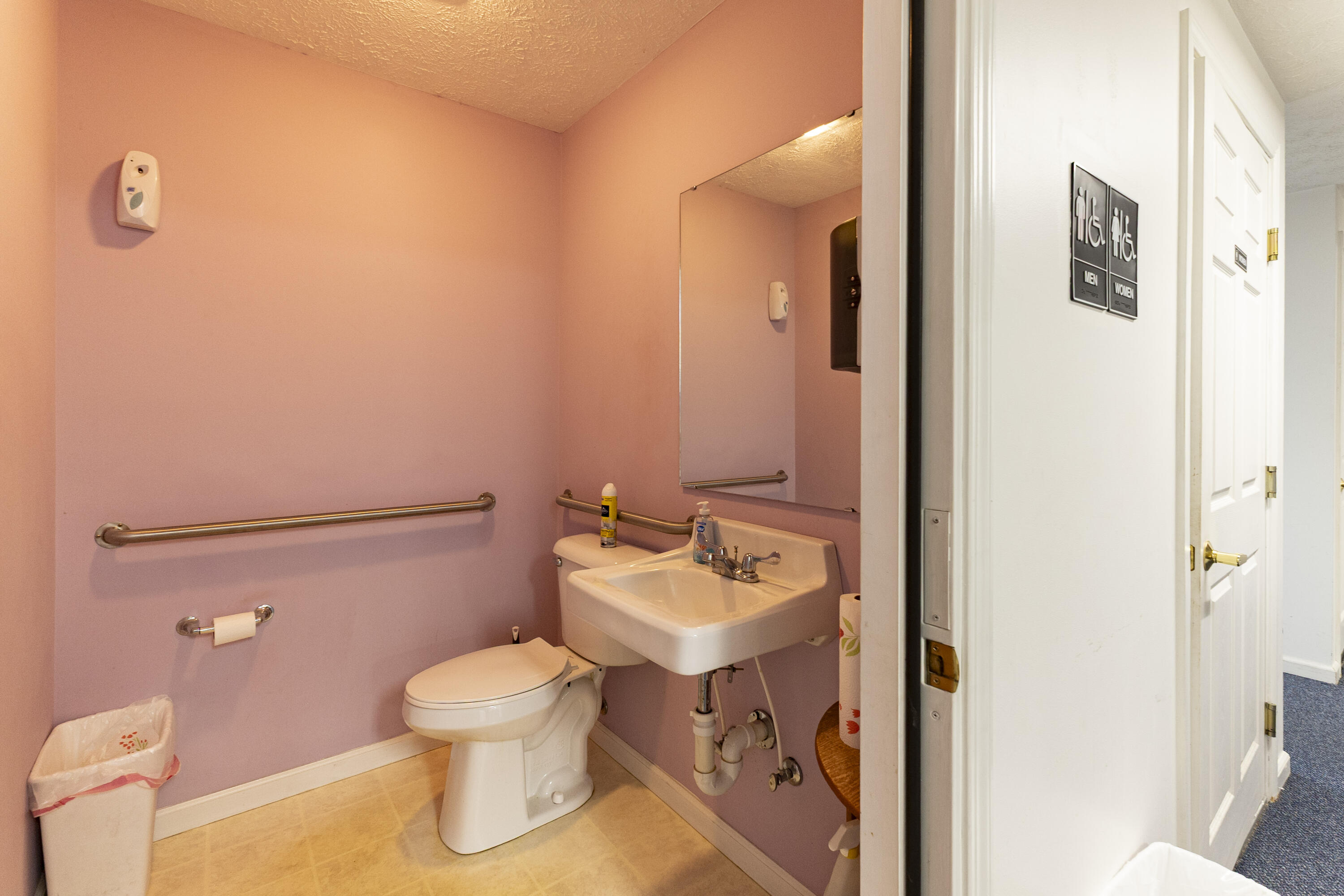 1104 N Main Street Property Photo 28
