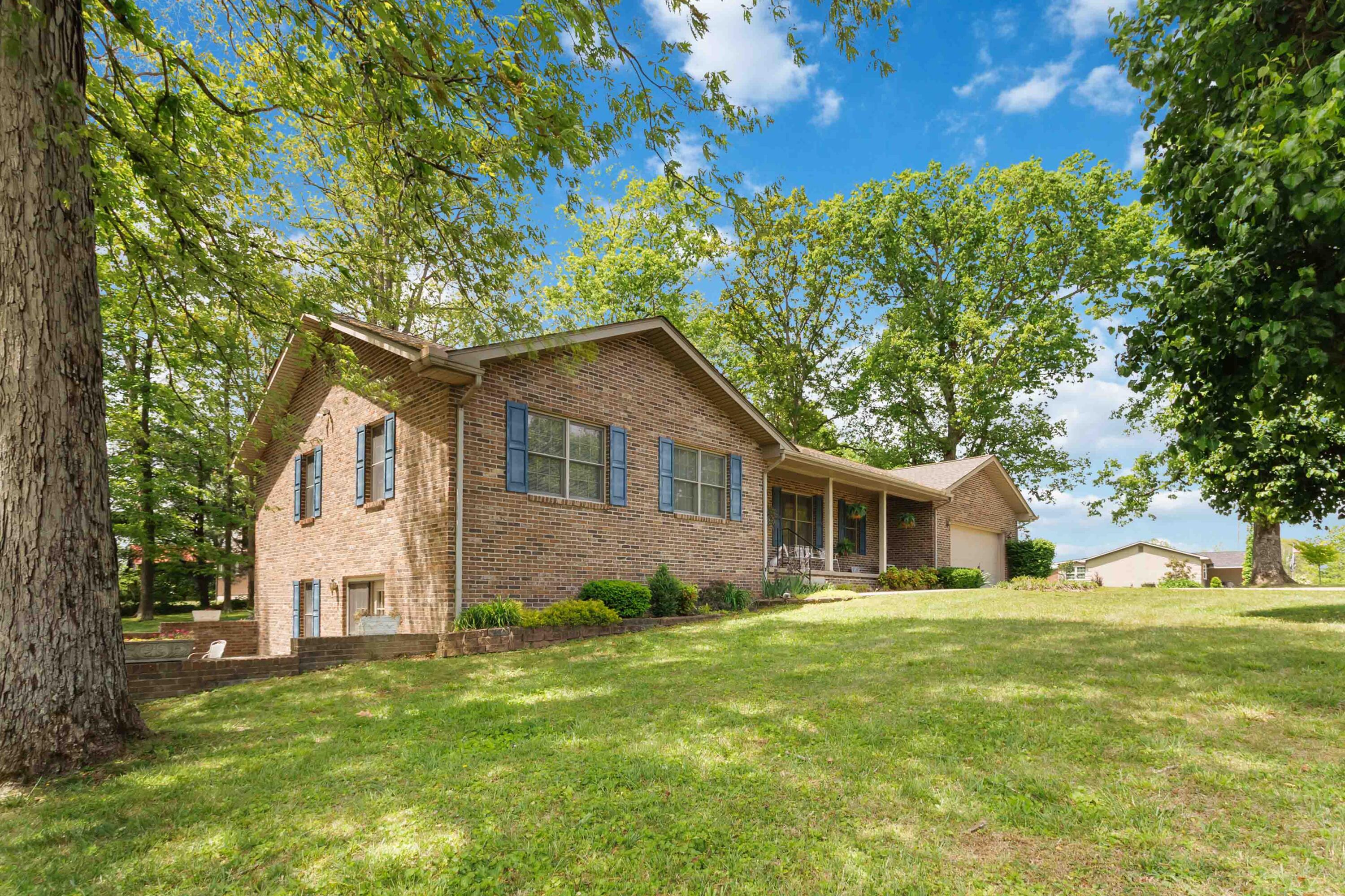 1242 Yorkshire Estates Road Property Photo 4