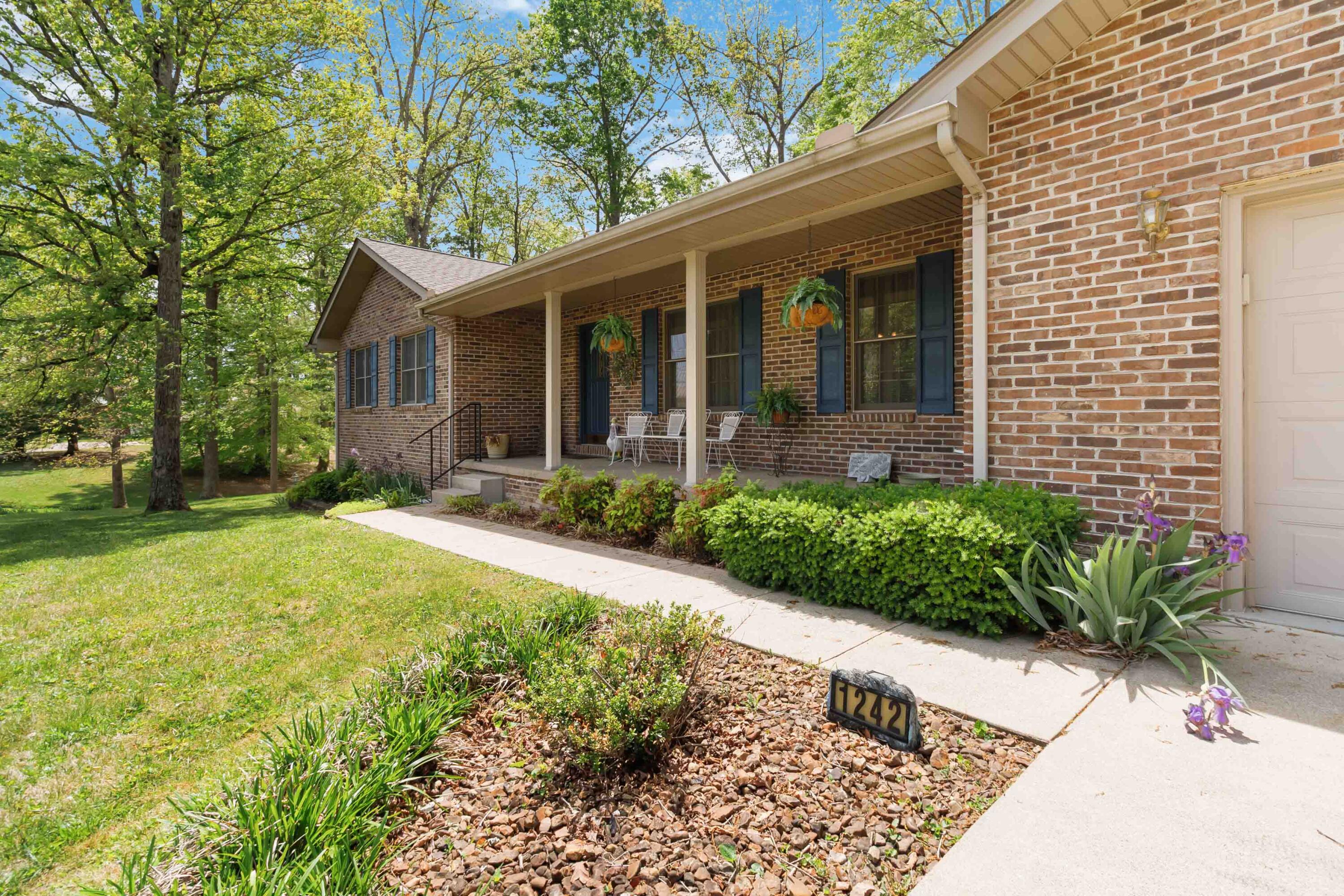 1242 Yorkshire Estates Road Property Photo 6
