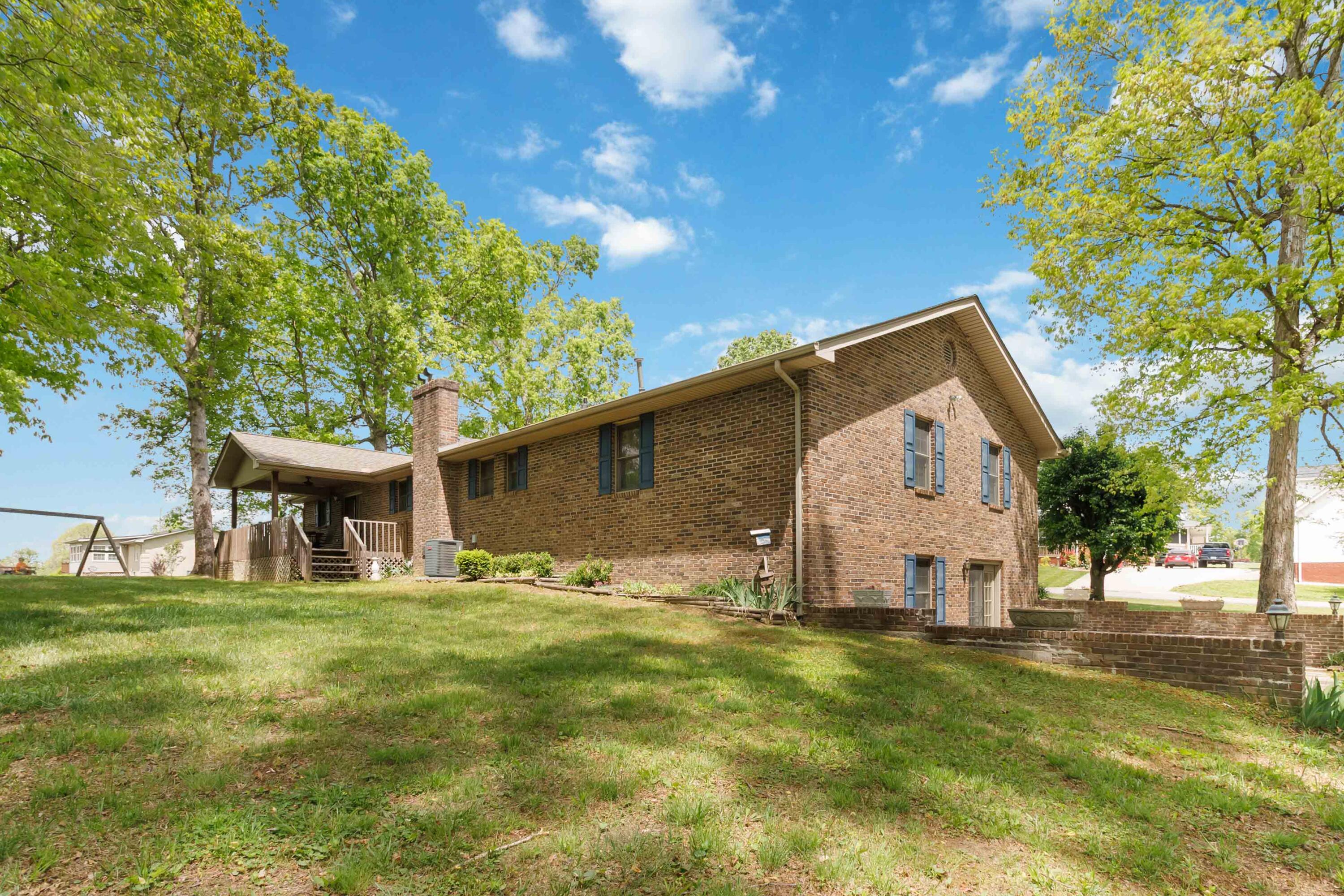 1242 Yorkshire Estates Road Property Photo 9