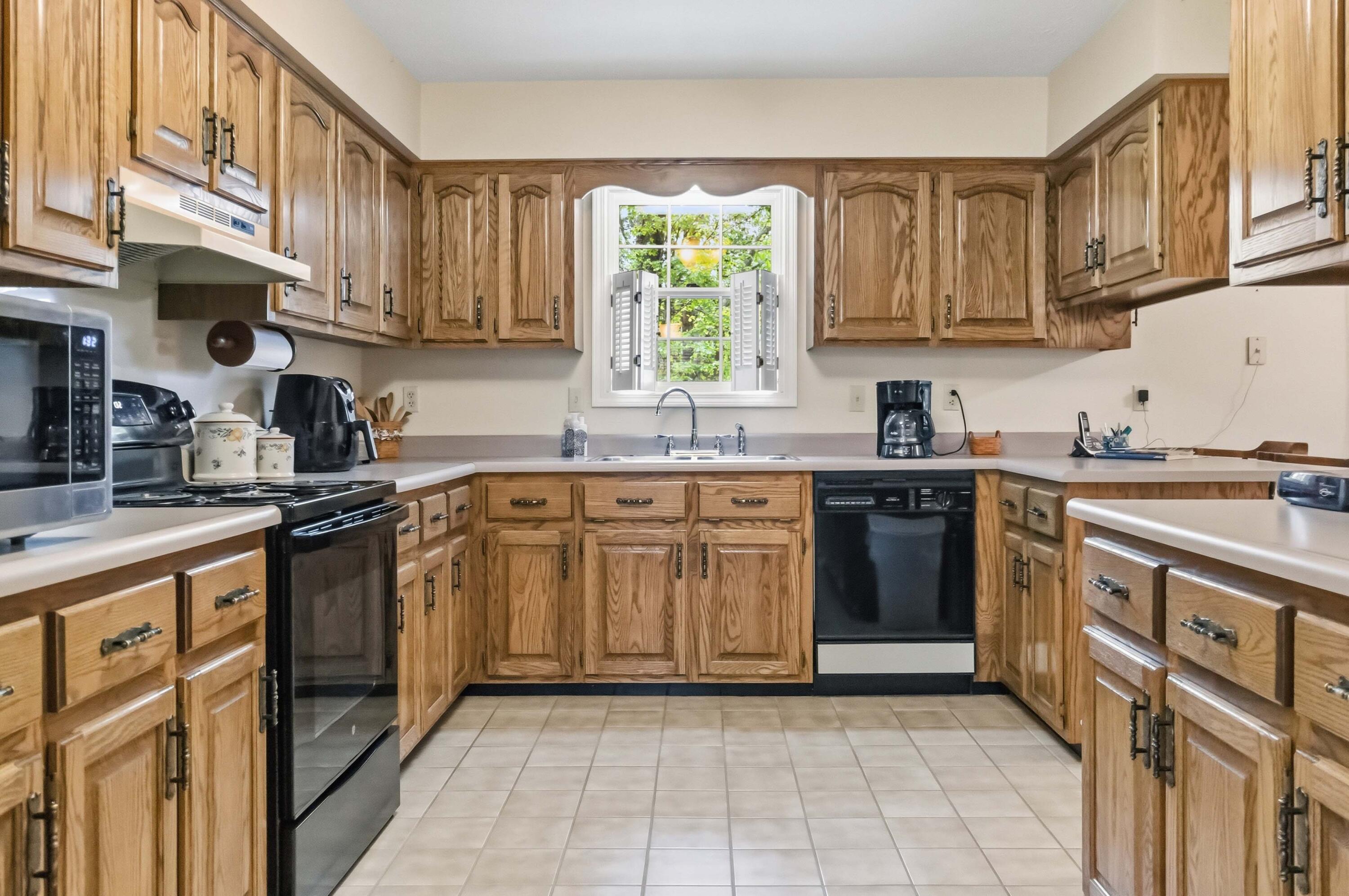 1242 Yorkshire Estates Road Property Photo 31