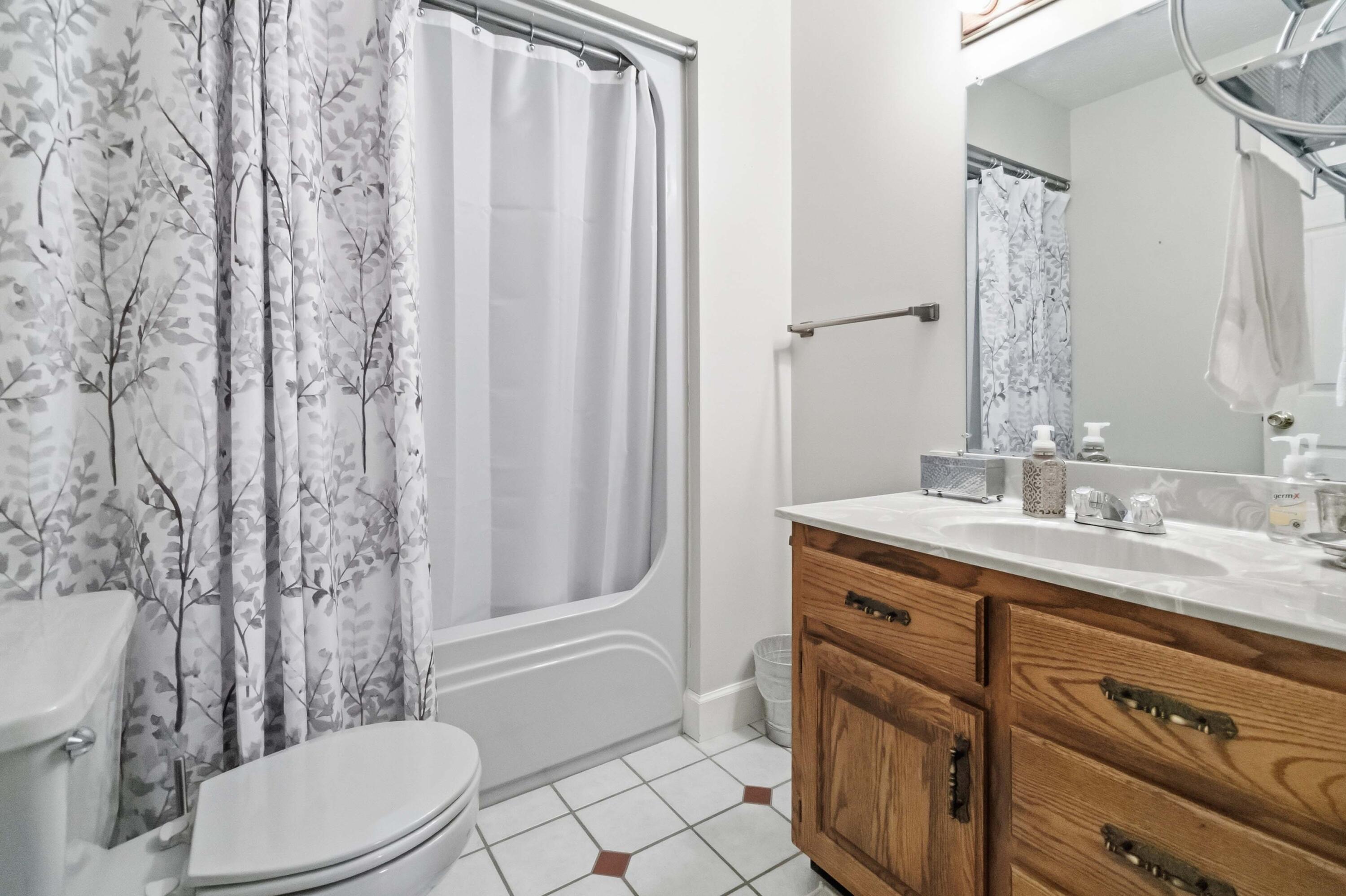 1242 Yorkshire Estates Road Property Photo 44