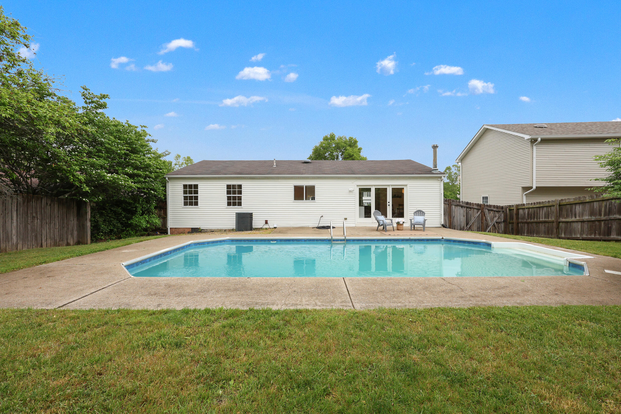512 Stone Creek Drive Property Photo 3