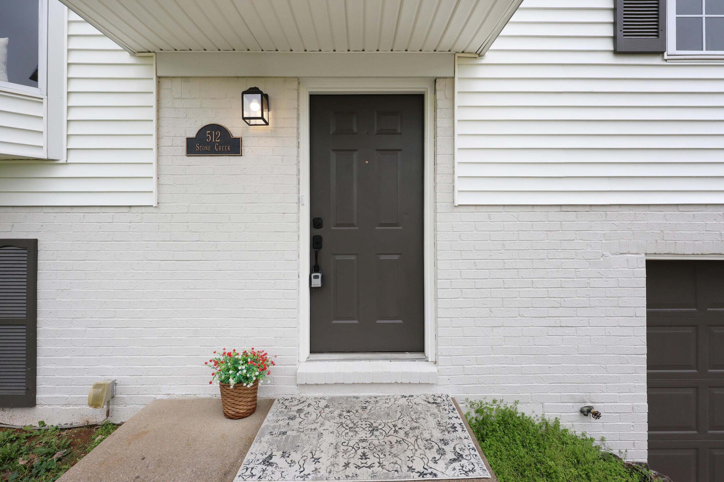 512 Stone Creek Drive Property Photo 4