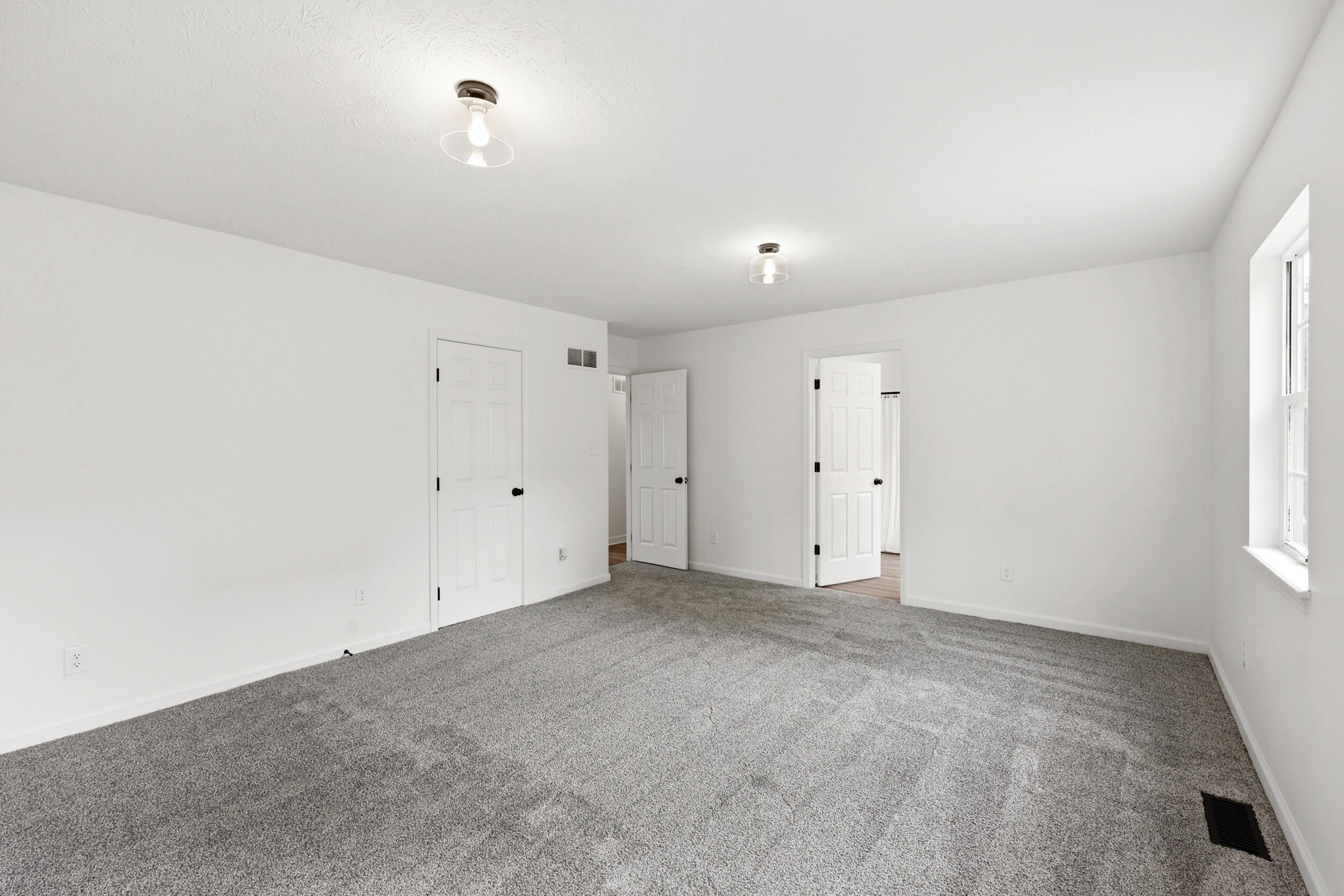 512 Stone Creek Drive Property Photo 11