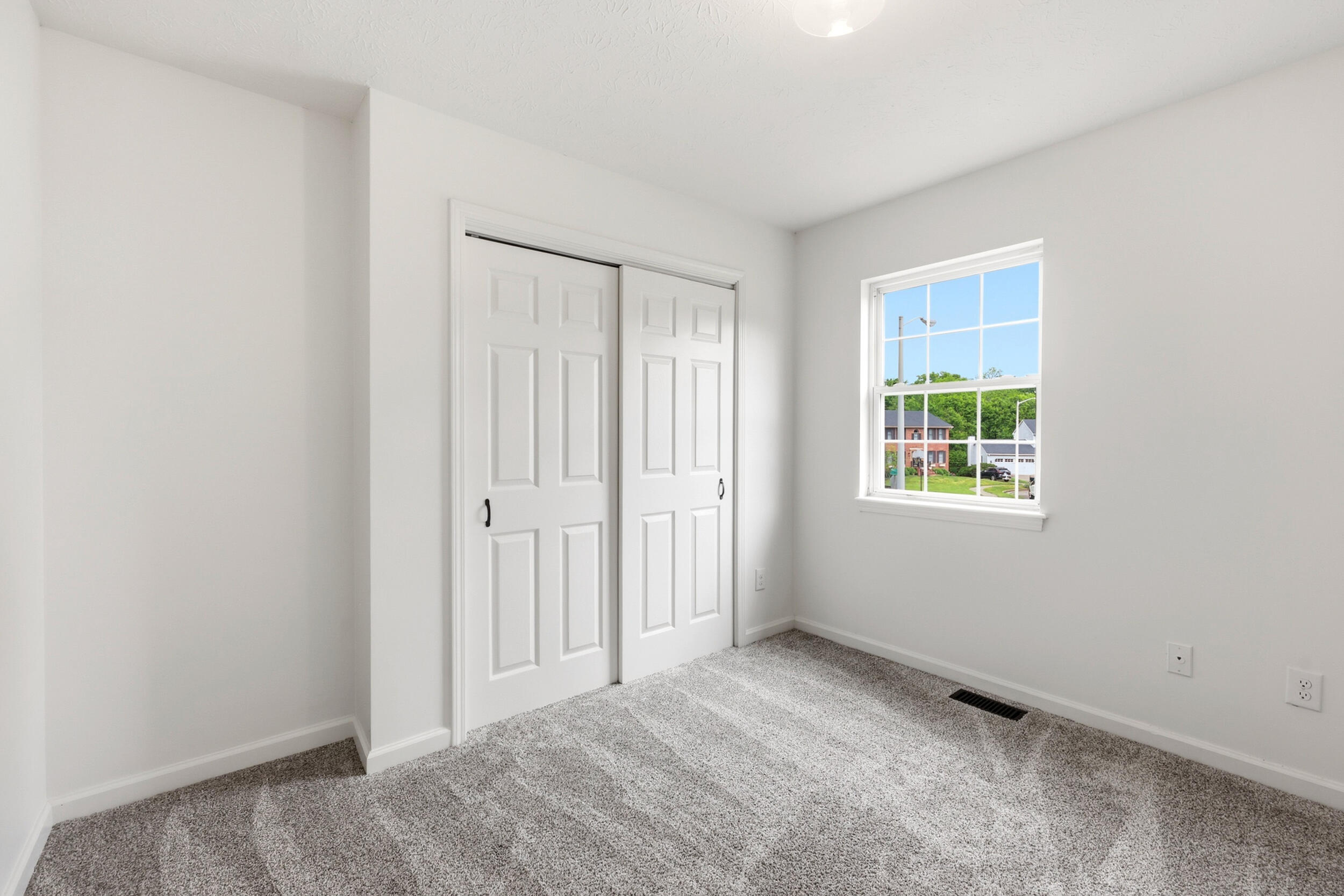 512 Stone Creek Drive Property Photo 17