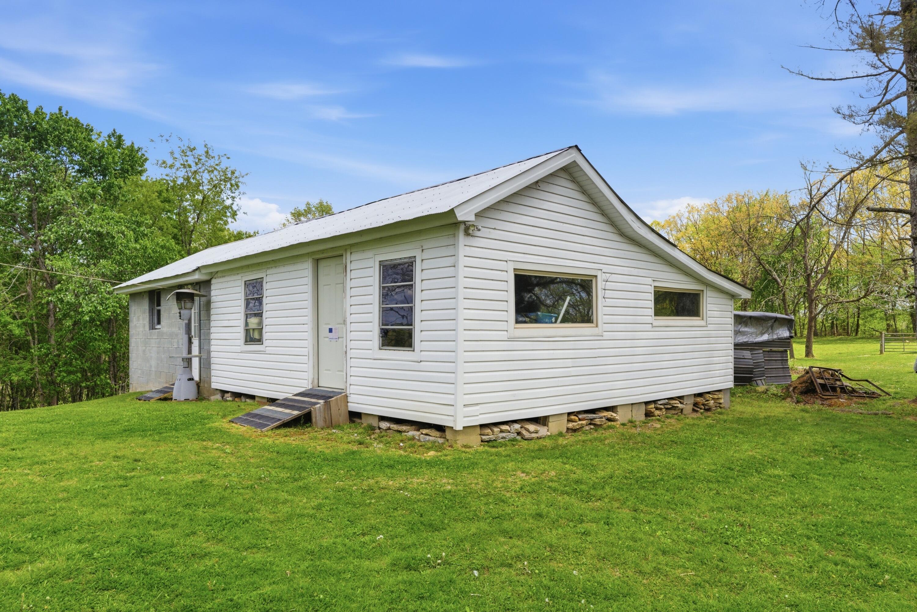 595 Ky-2002 Property Photo 9