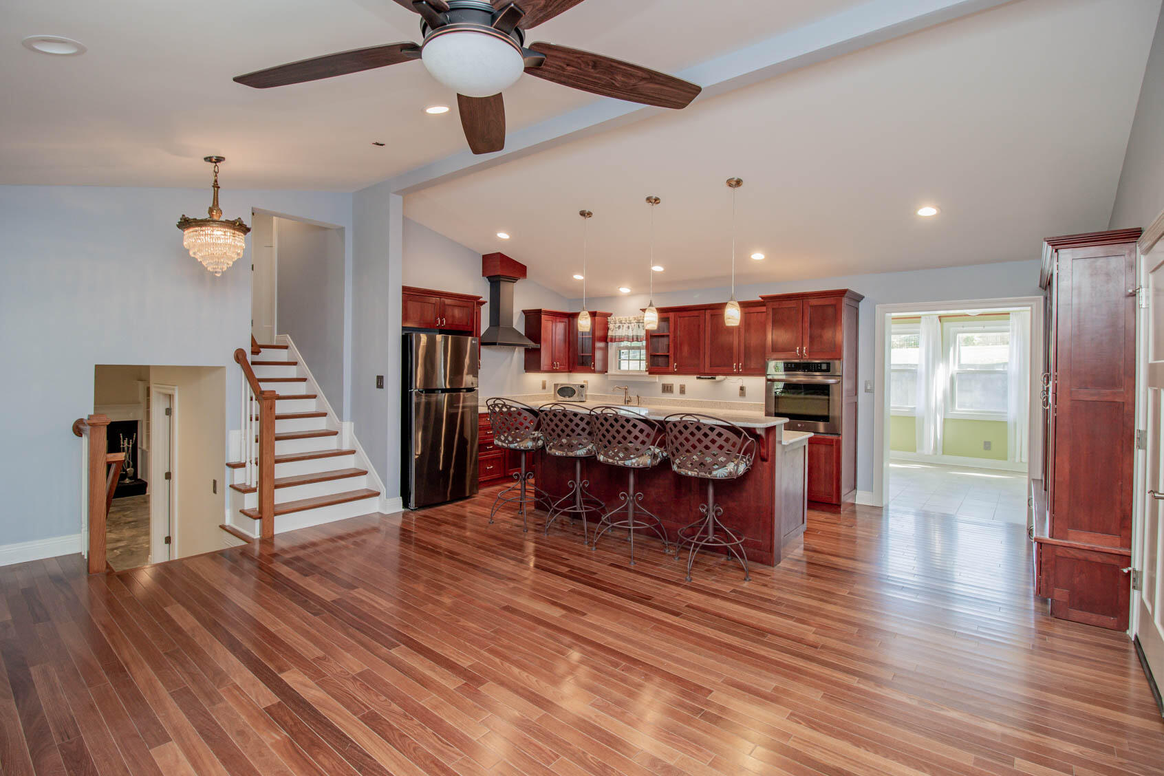 1025 Crestwood Heights Property Photo 6