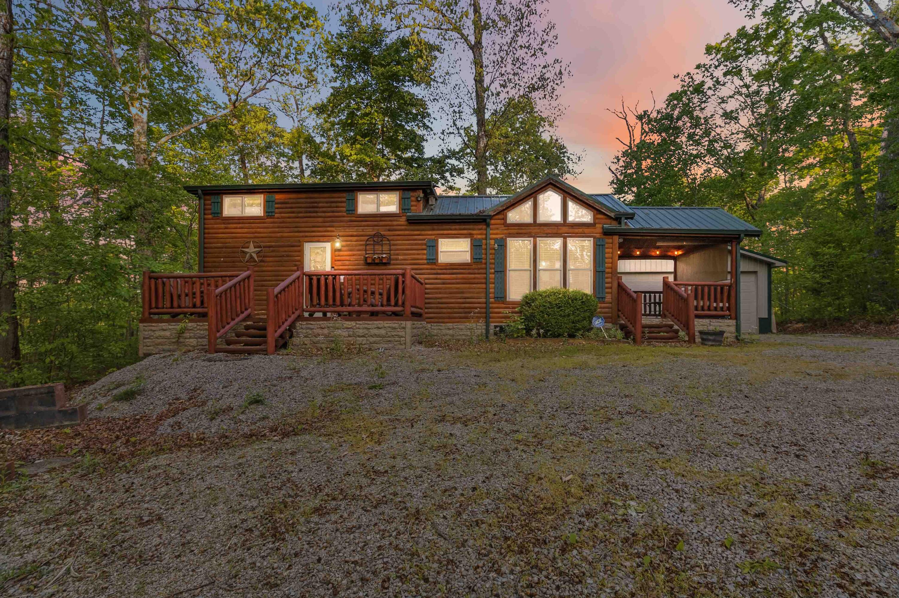 318 Pine Tree Circle Property Photo 1