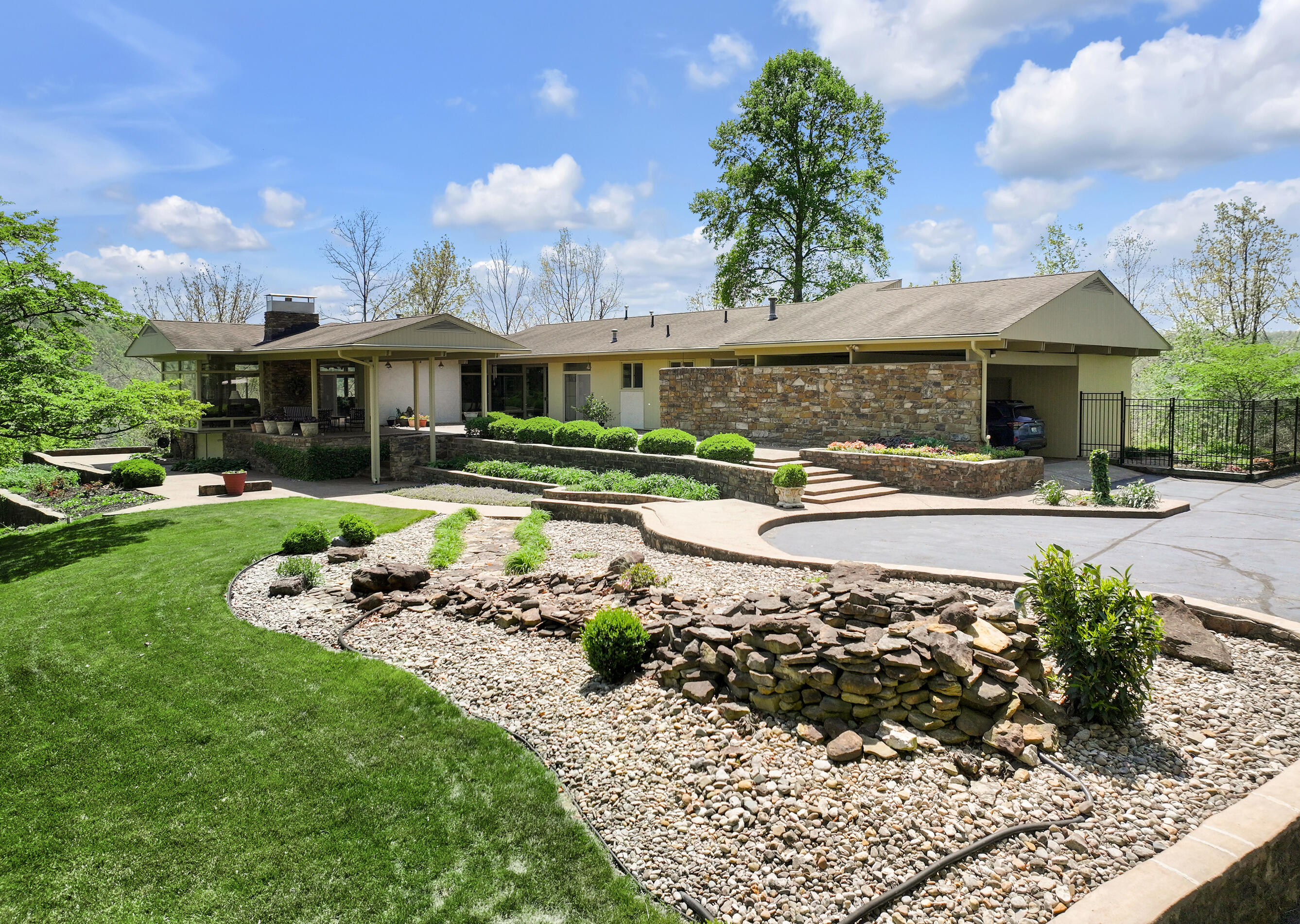 150 Pine Hill Drive Property Photo 2