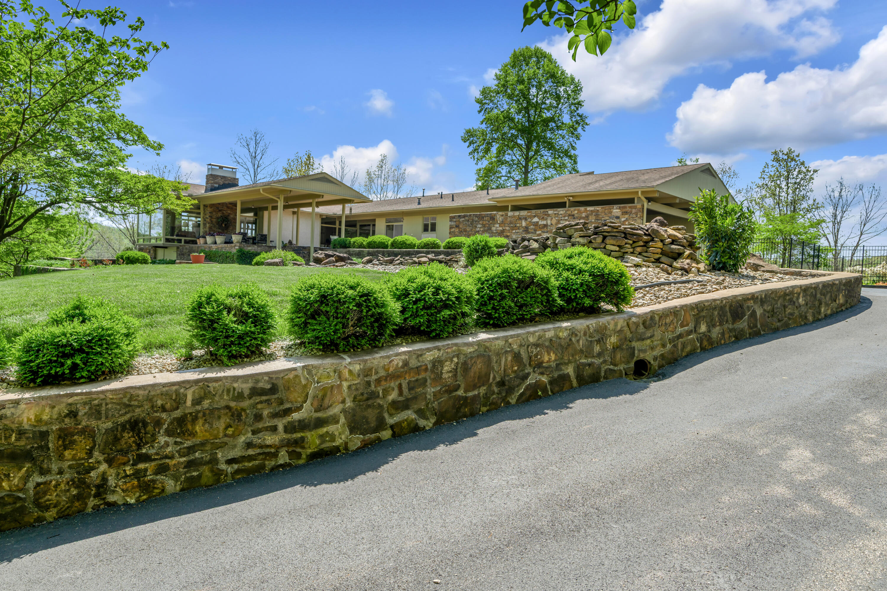 150 Pine Hill Drive Property Photo 3
