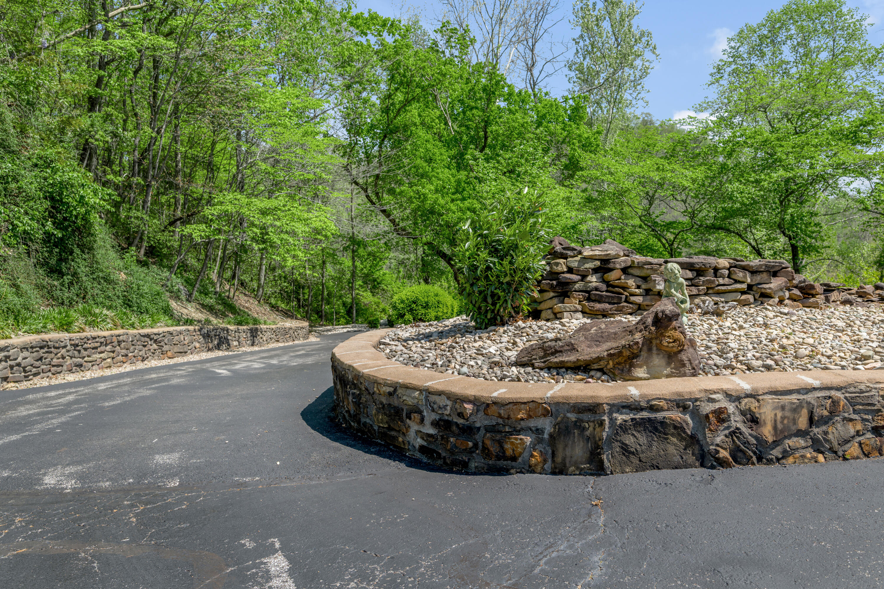 150 Pine Hill Drive Property Photo 4