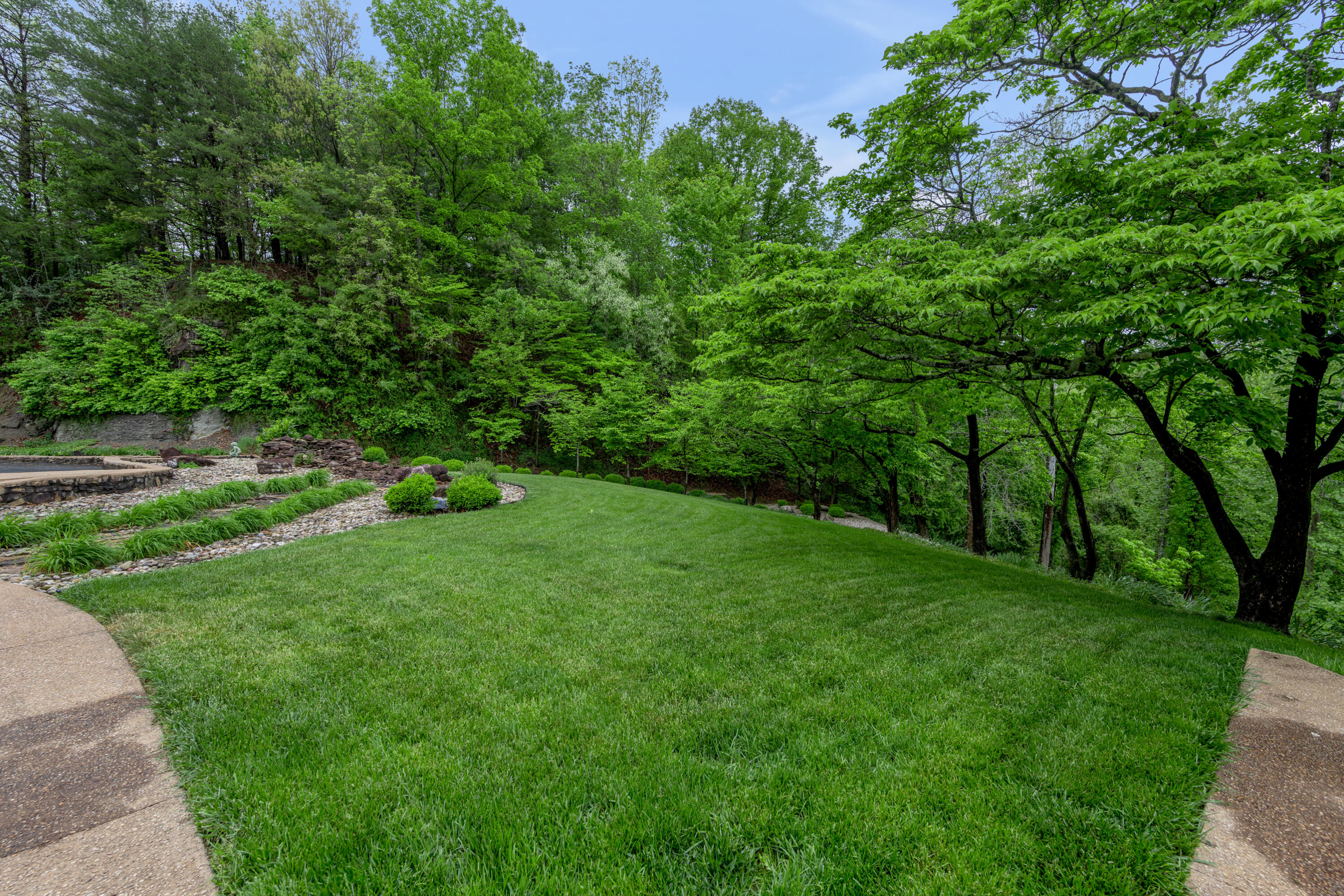 150 Pine Hill Drive Property Photo 5