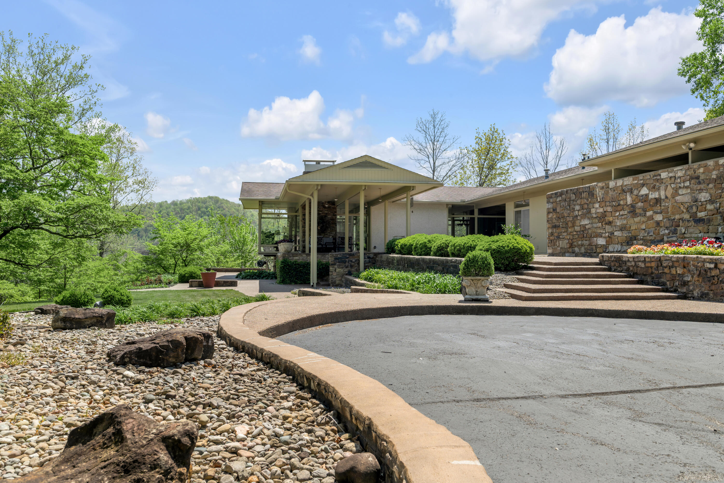 150 Pine Hill Drive Property Photo 6