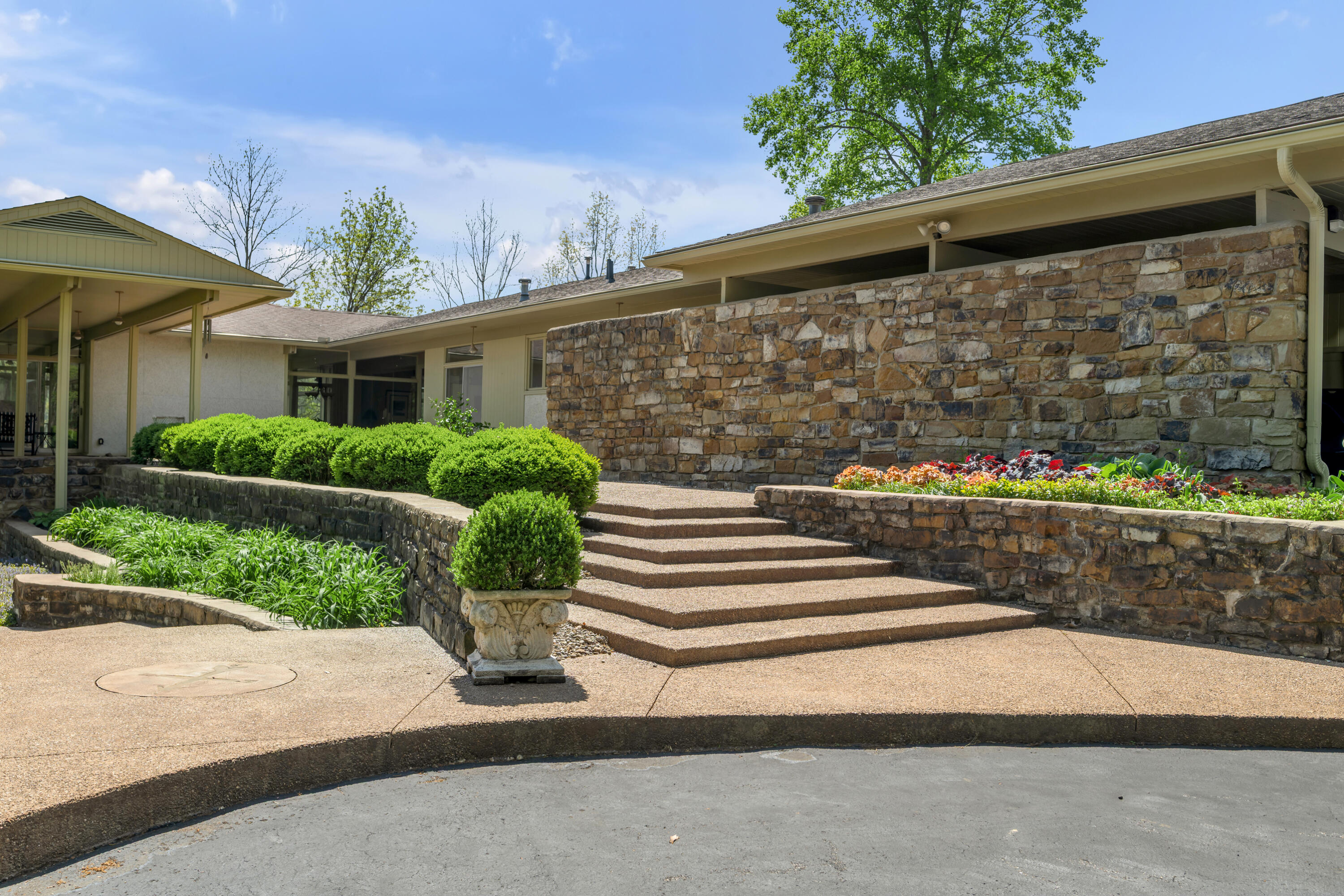 150 Pine Hill Drive Property Photo 8