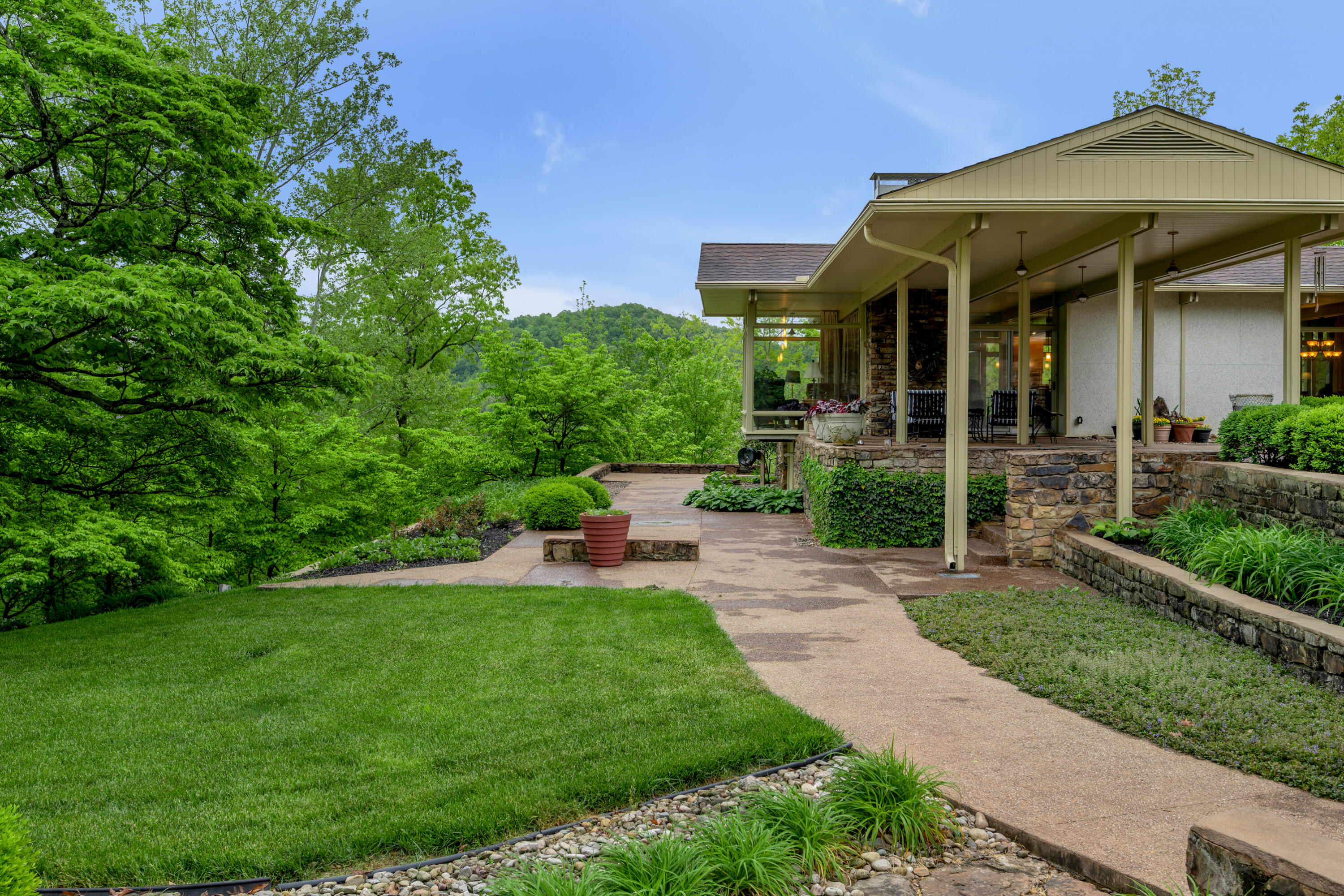 150 Pine Hill Drive Property Photo 9