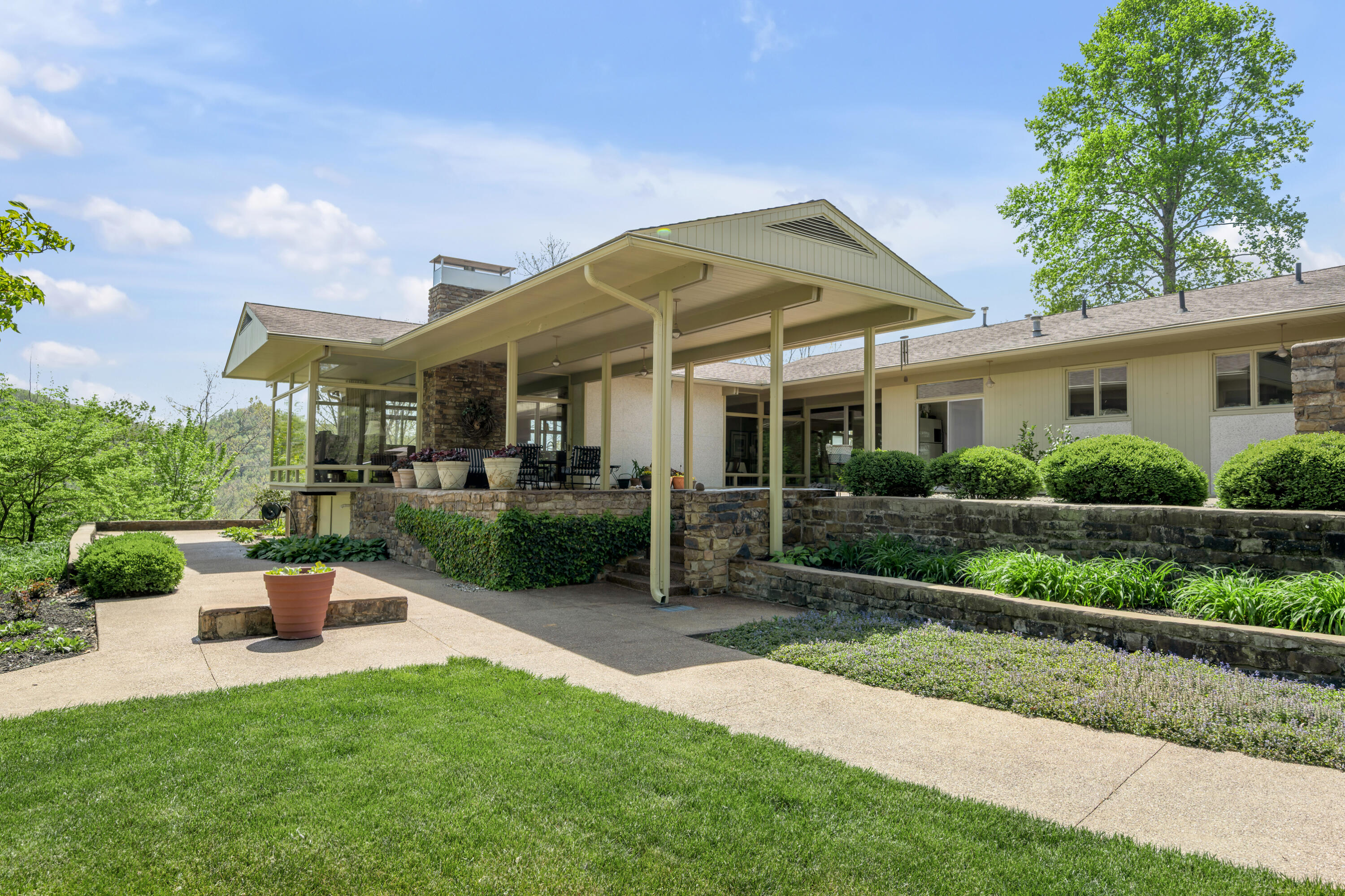 150 Pine Hill Drive Property Photo 12