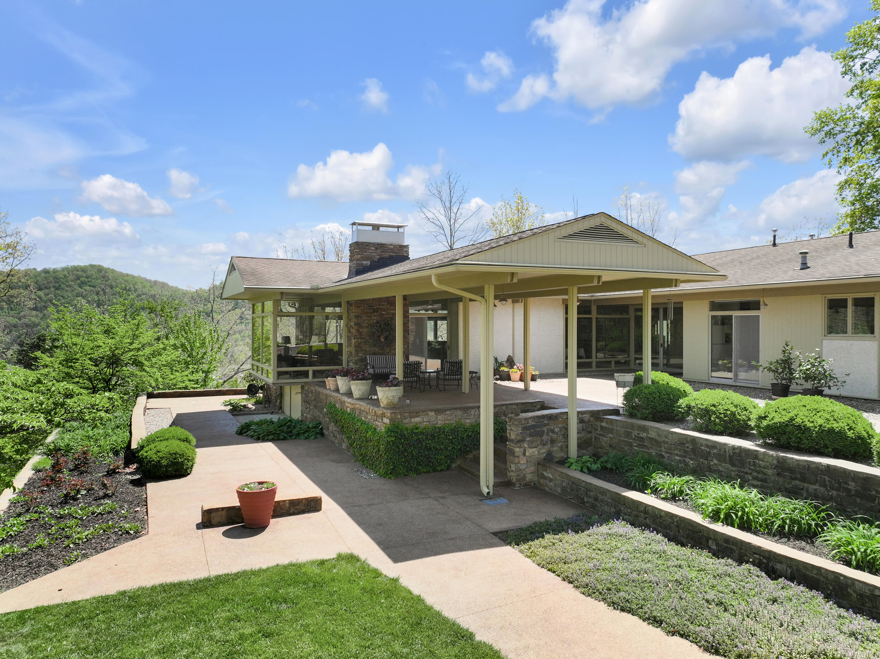 150 Pine Hill Drive Property Photo 13