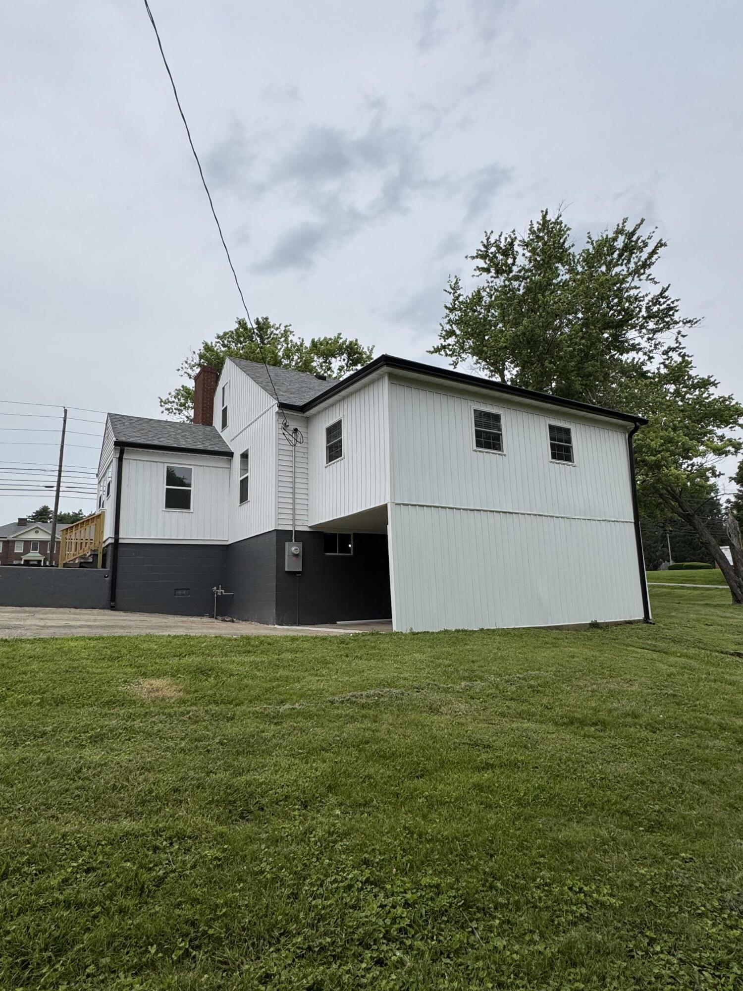600 E Lexington Avenue Property Photo 3