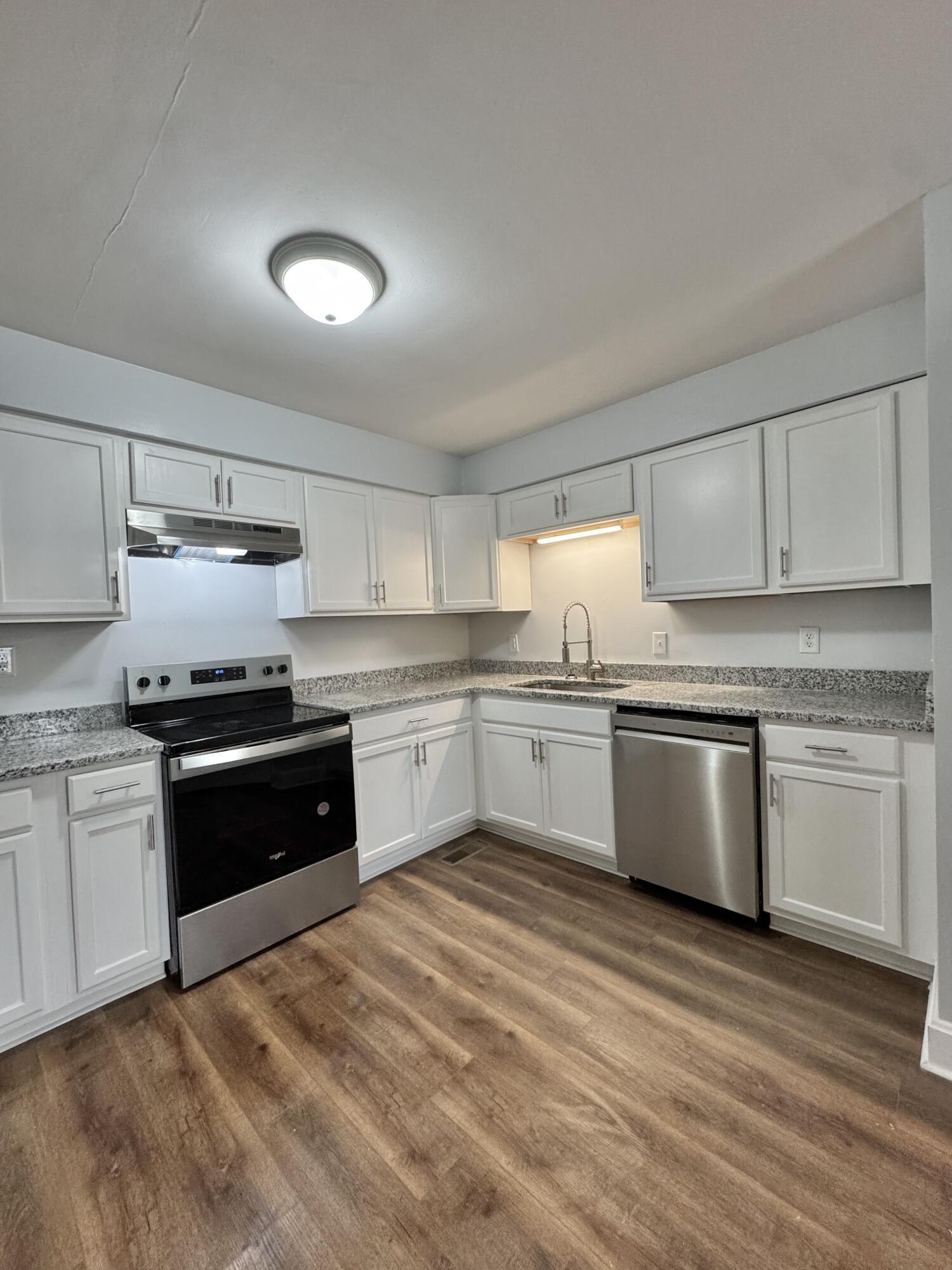 600 E Lexington Avenue Property Photo 8
