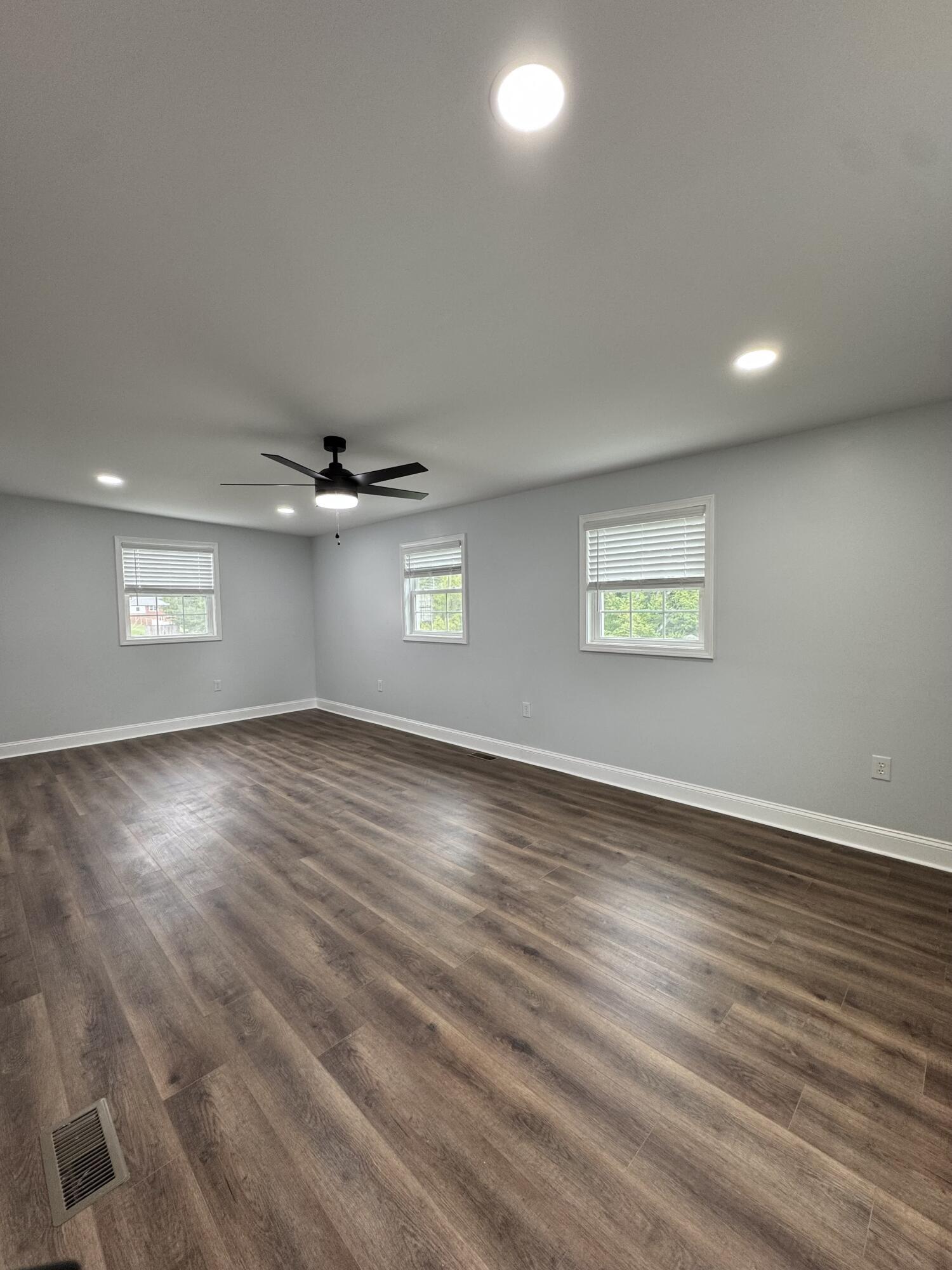 600 E Lexington Avenue Property Photo 11