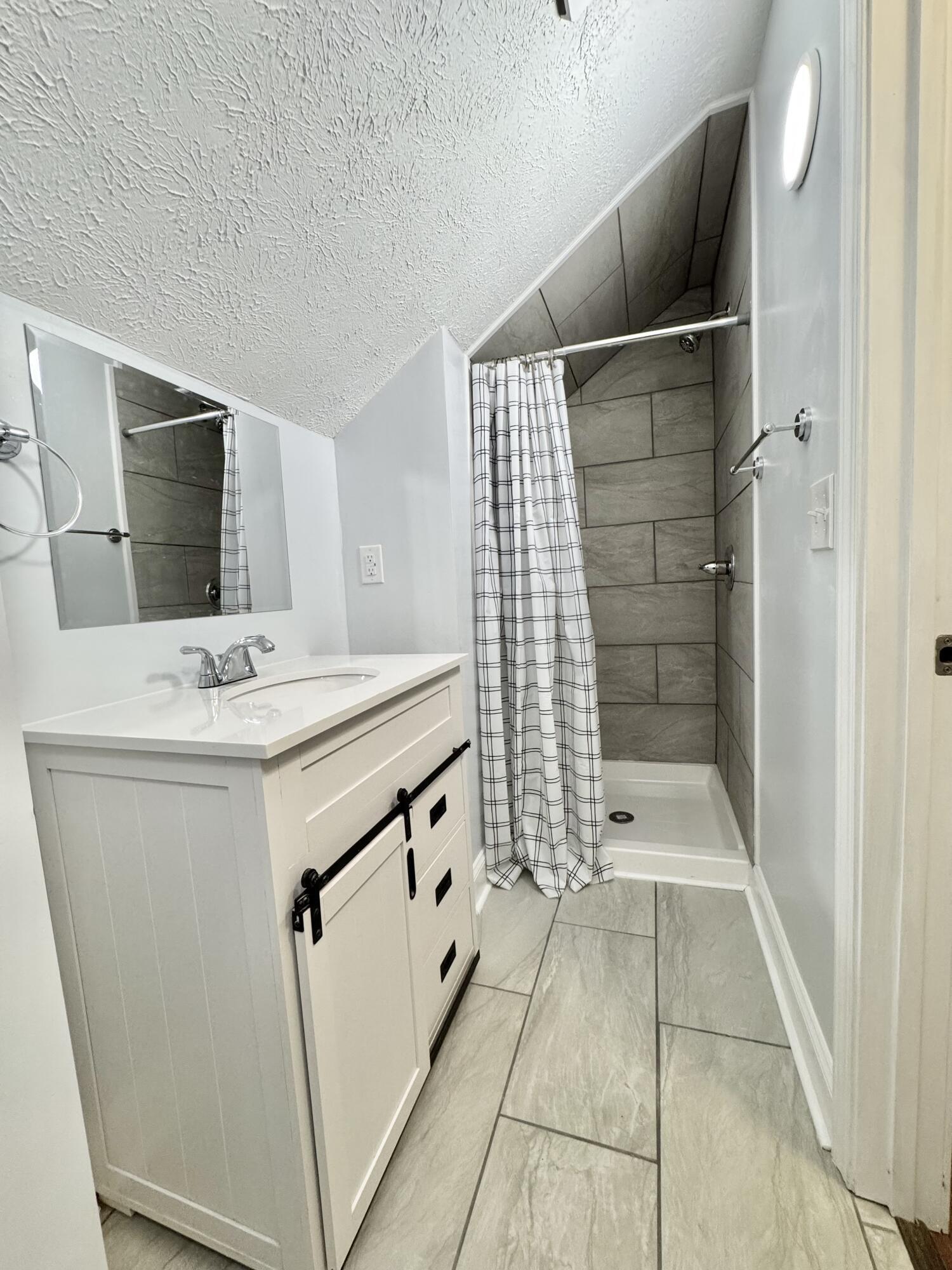 600 E Lexington Avenue Property Photo 17