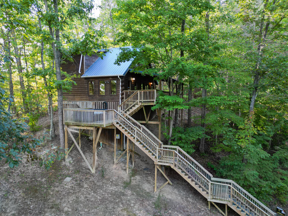 202 Getaways Road Property Photo 4
