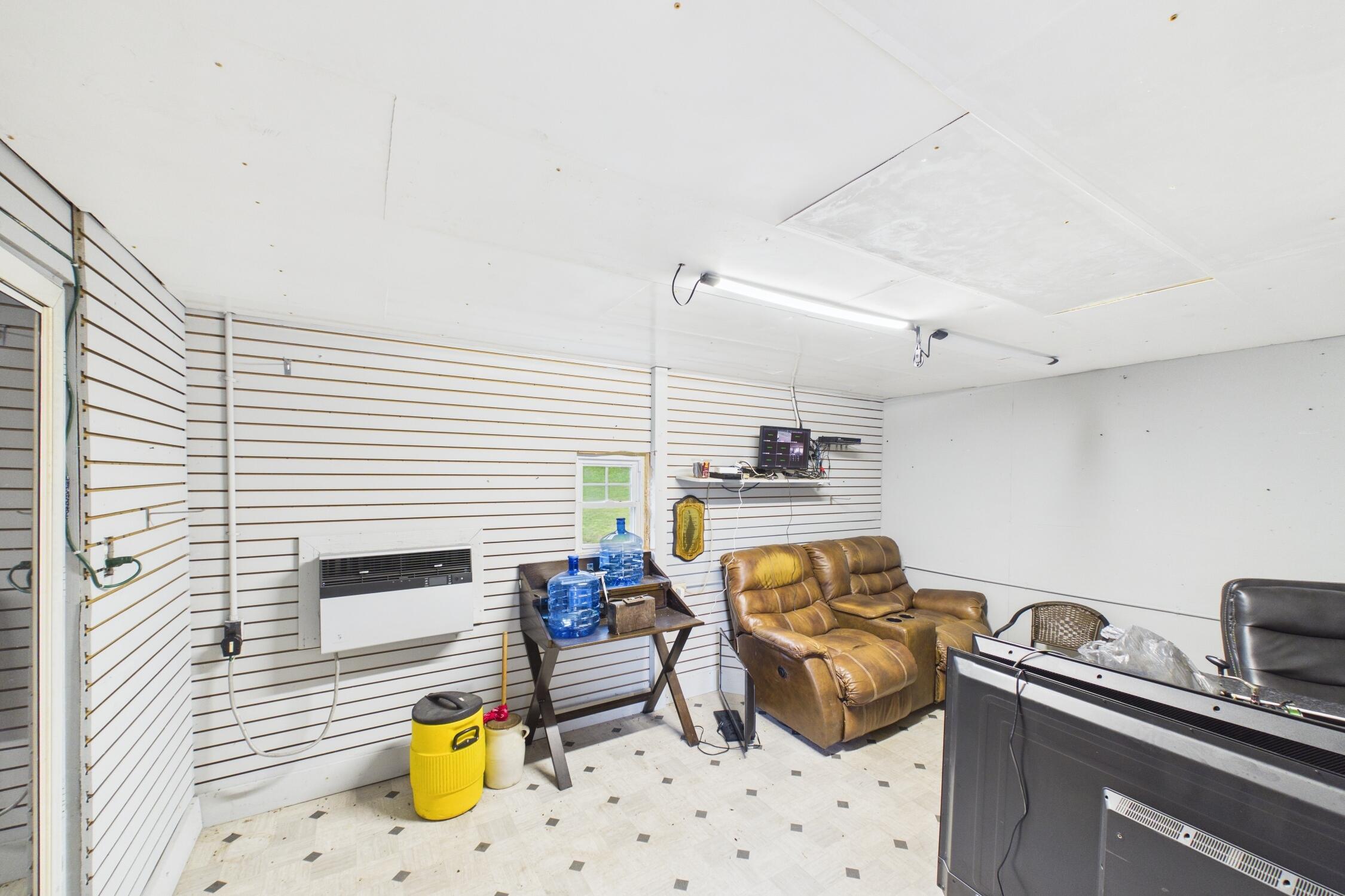 10007 Us-421 Property Photo 37