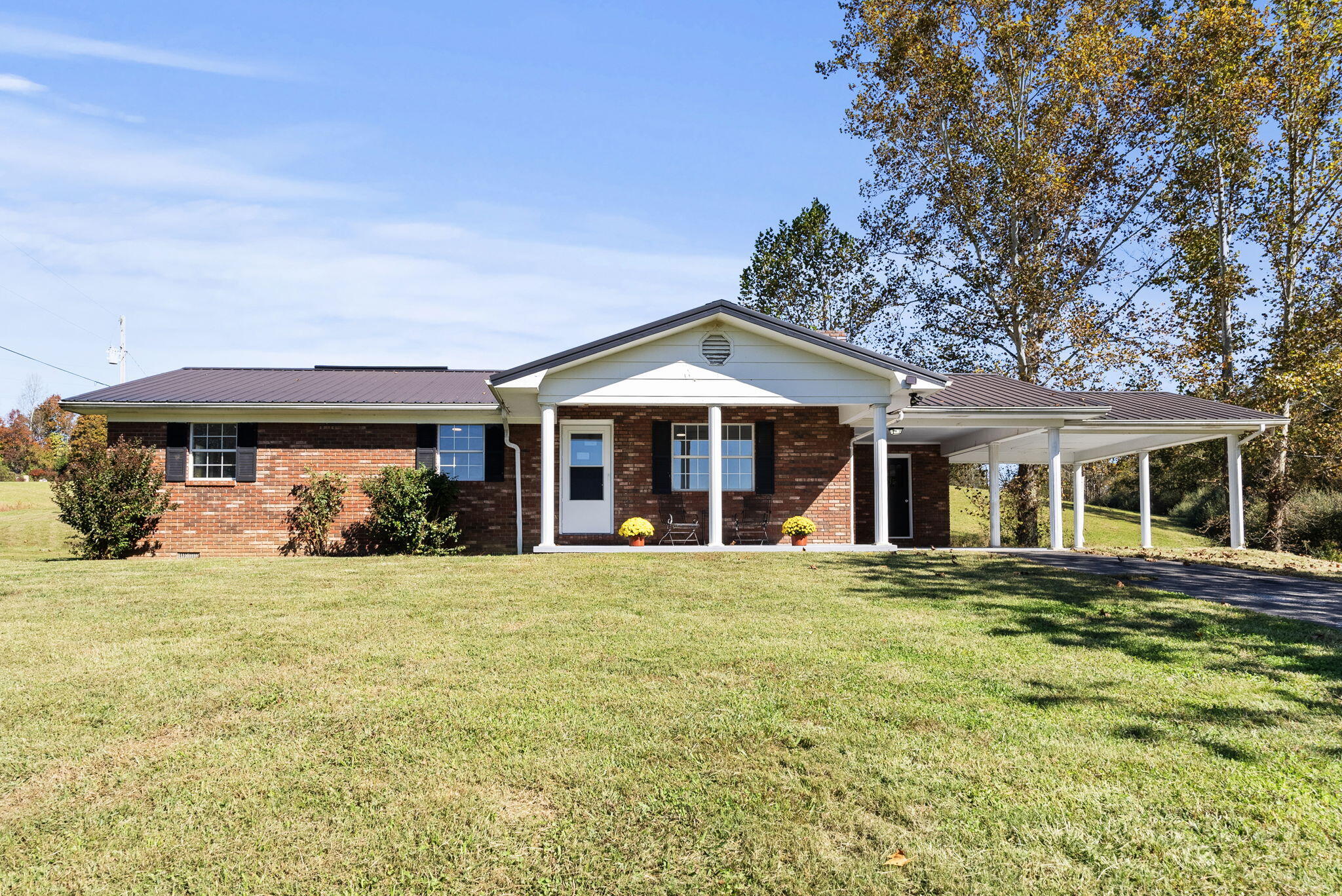 537 Bays Bend Road Property Photo 1